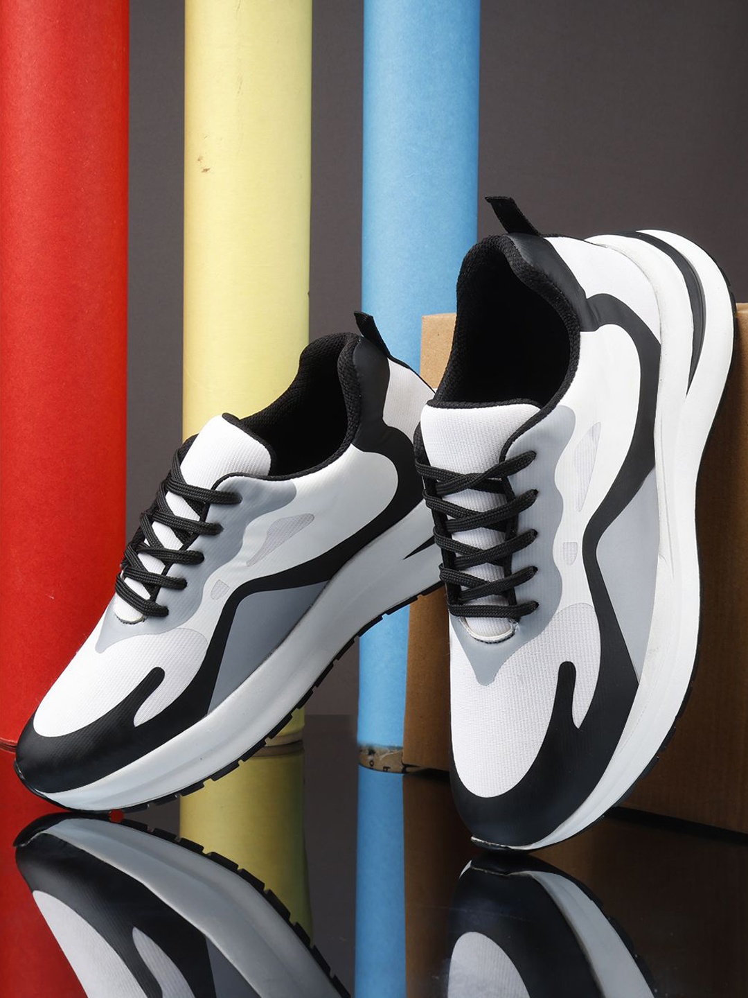 

Kook N Keech Men Colourblocked Lace-Up Sneakers, White