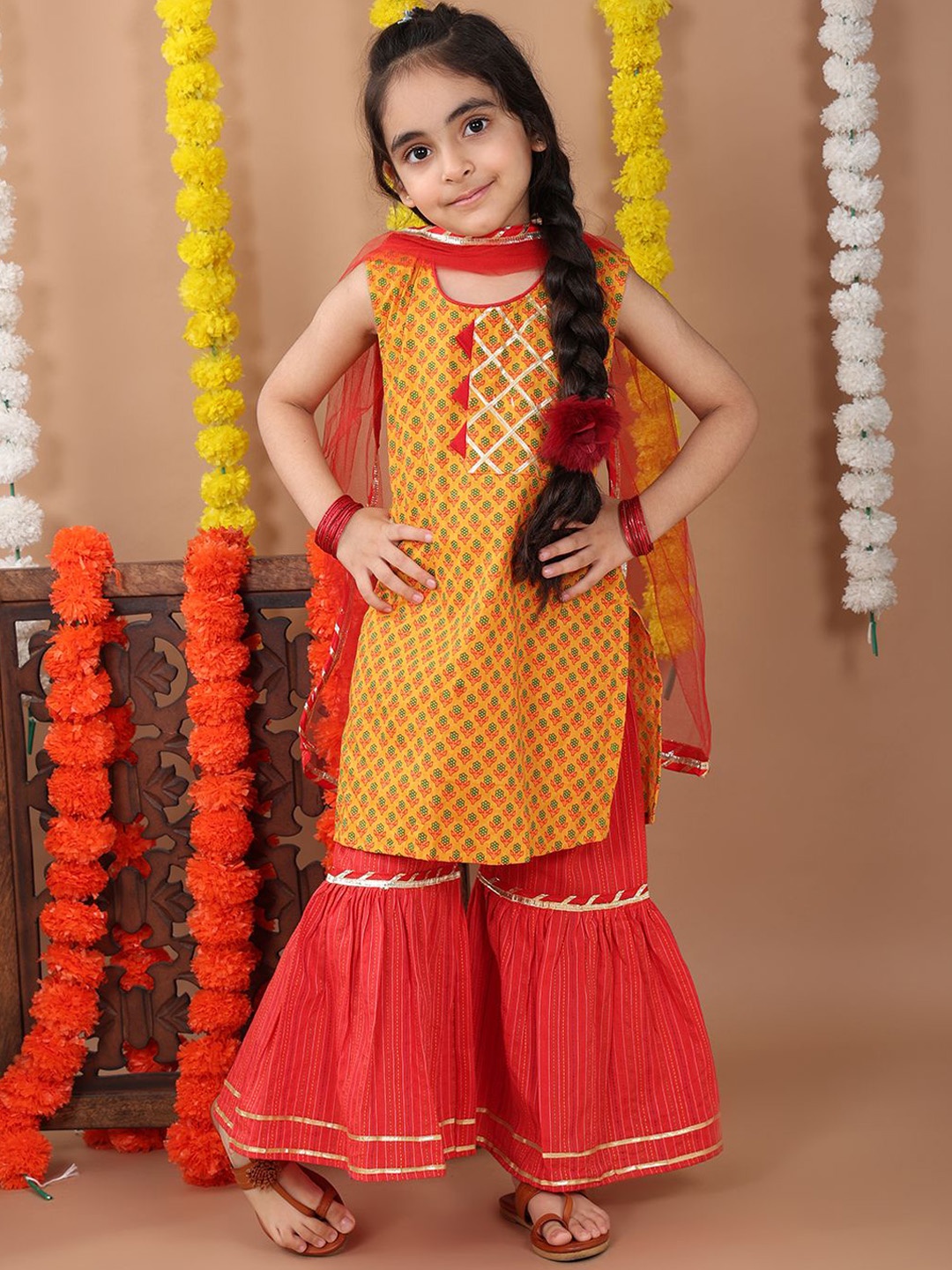 

Sangria Girls Floral Printed Straight Kurta & Sharara With Dupatta, Yellow