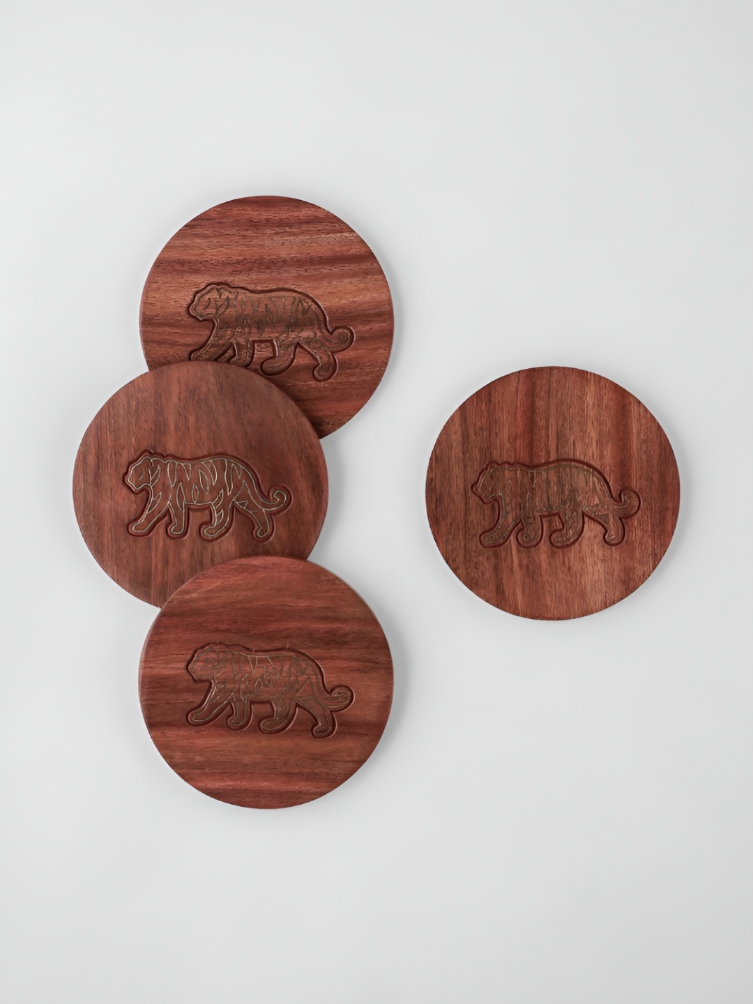 

Eyaas Brown 4 Pieces Brass Inlay of Tiger Textured Round Wooden Coasters