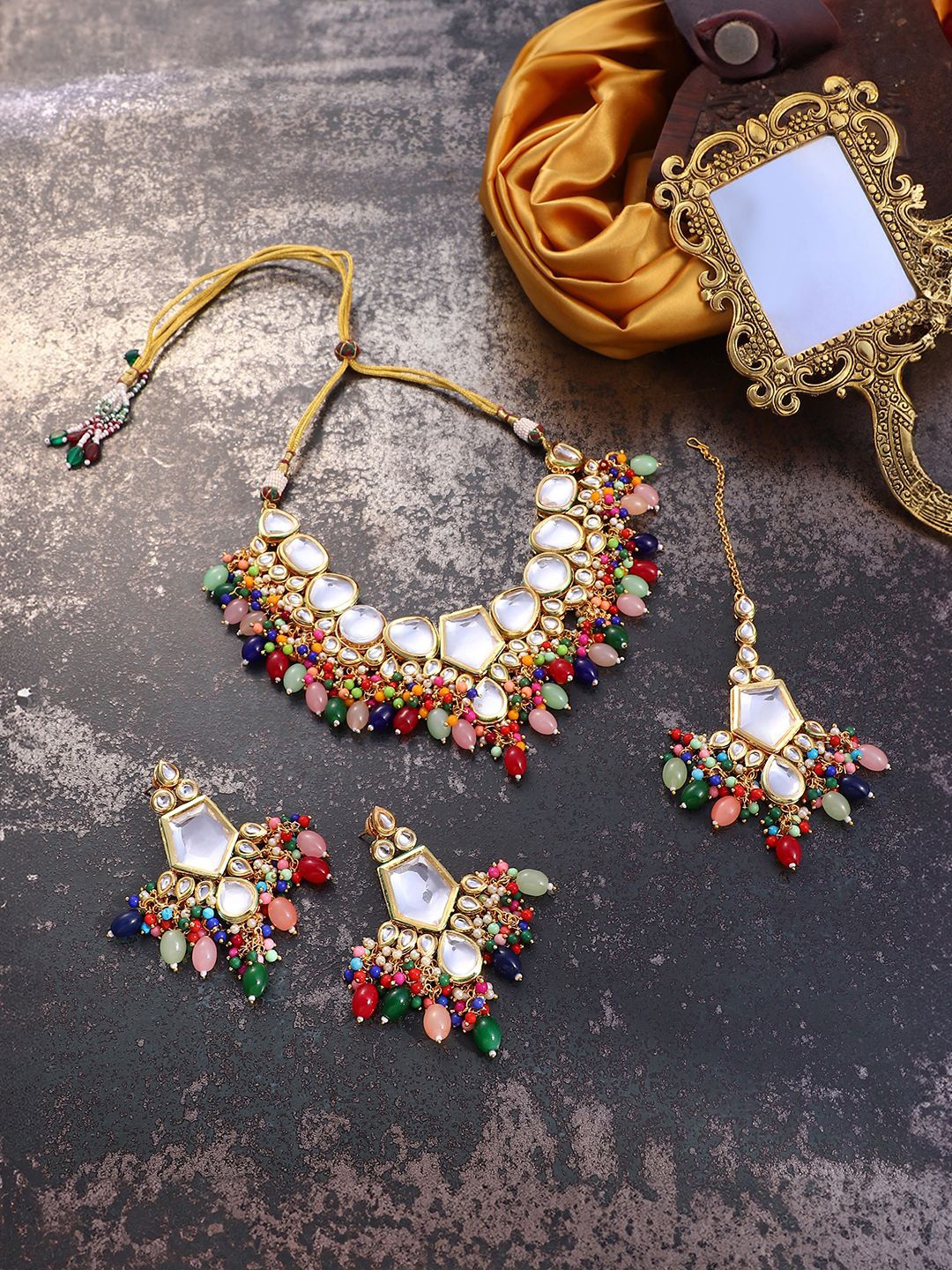 

SOHI Gold-Plated Kundan Stone Studded & Beaded Jewellery Set