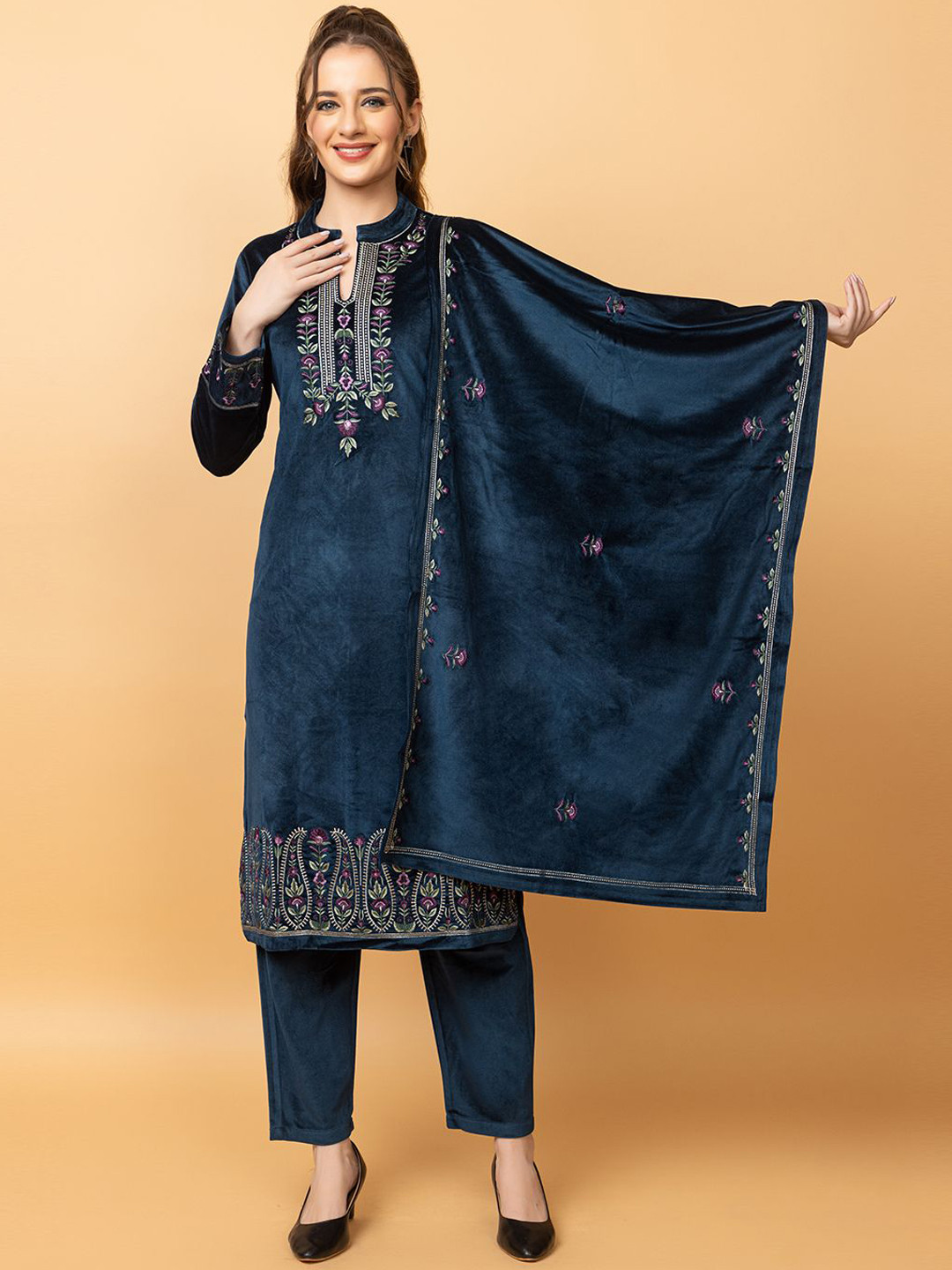 

CLAPTON Women Floral Embroidered Regular Kurta with Trousers & With Dupatta, Teal