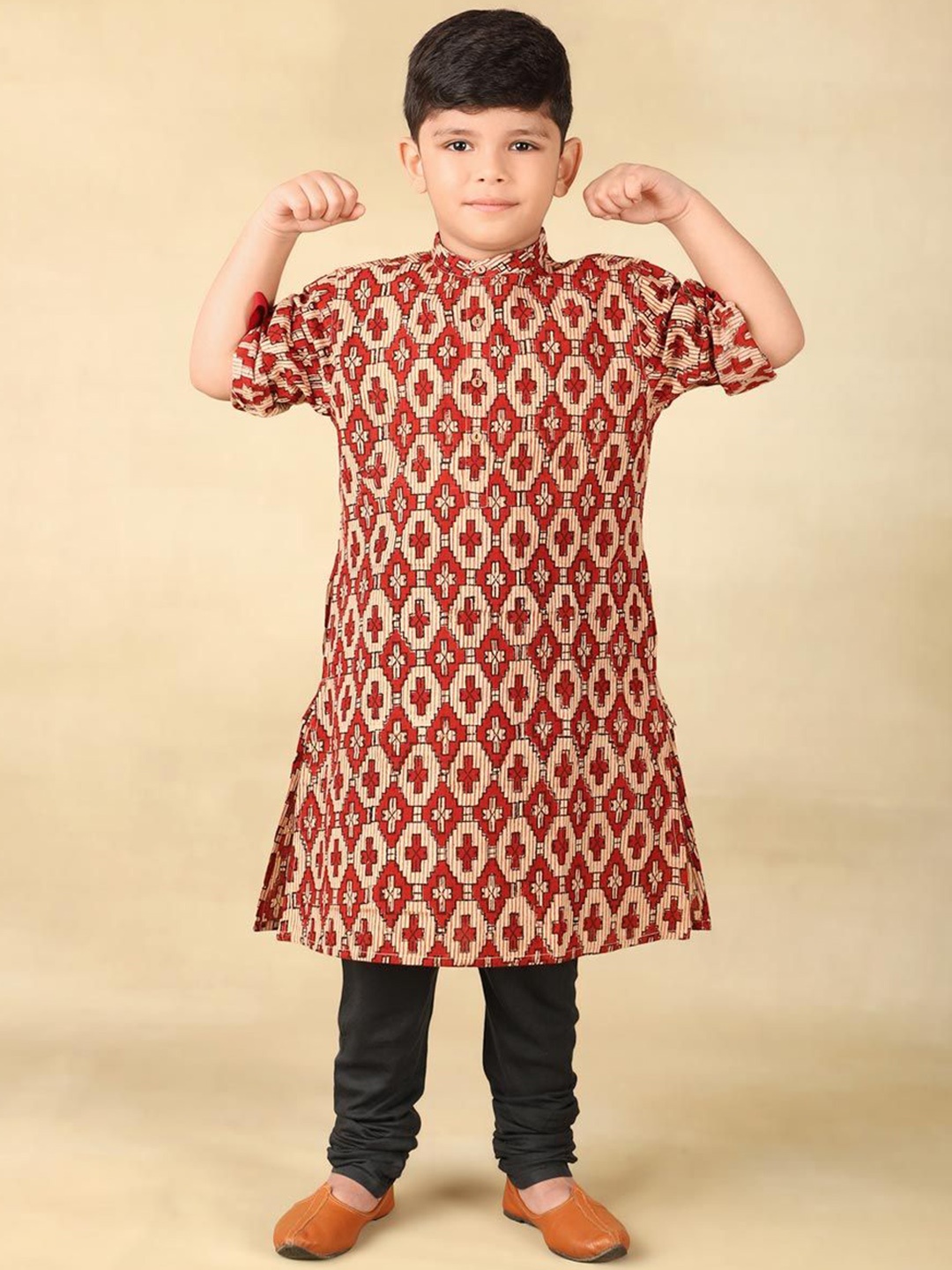 

Fabindia Boys Ethnic Motifs Printed Band Collar Roll-up Sleeves Cotton Straight Kurta, Red