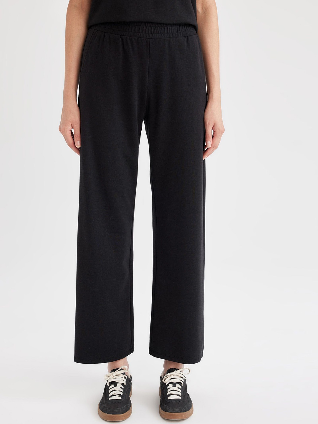 

DeFacto Women Mid-Rise Trousers, Na