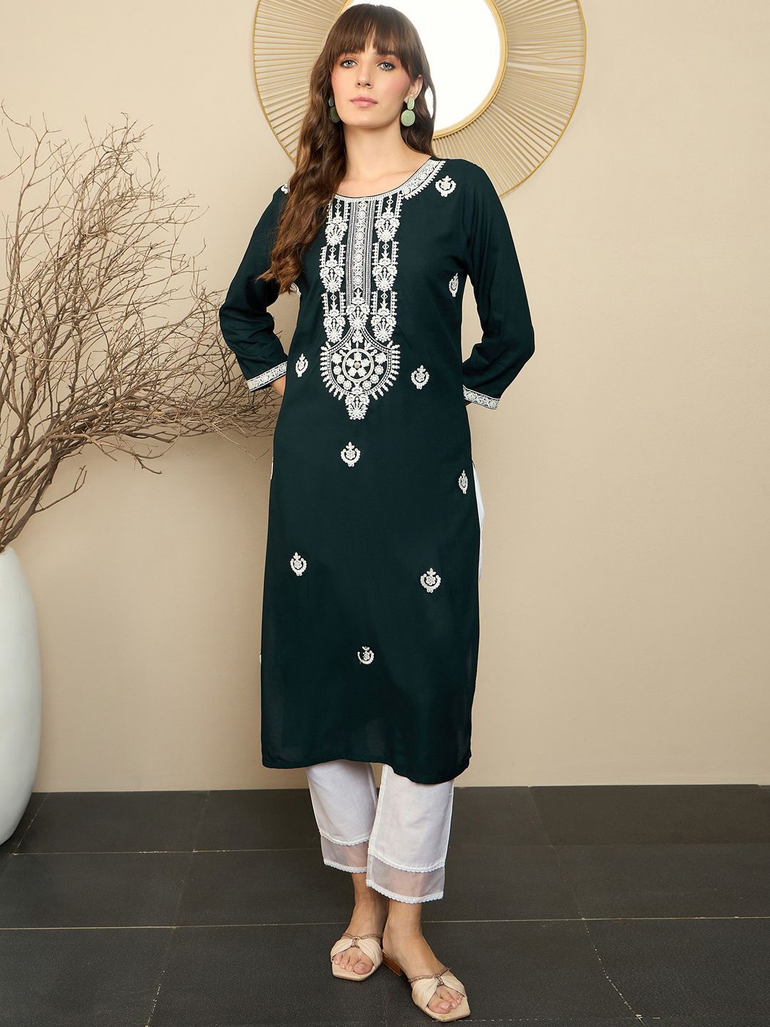 

Indo Era Green Floral Embroidered Straight Kurta