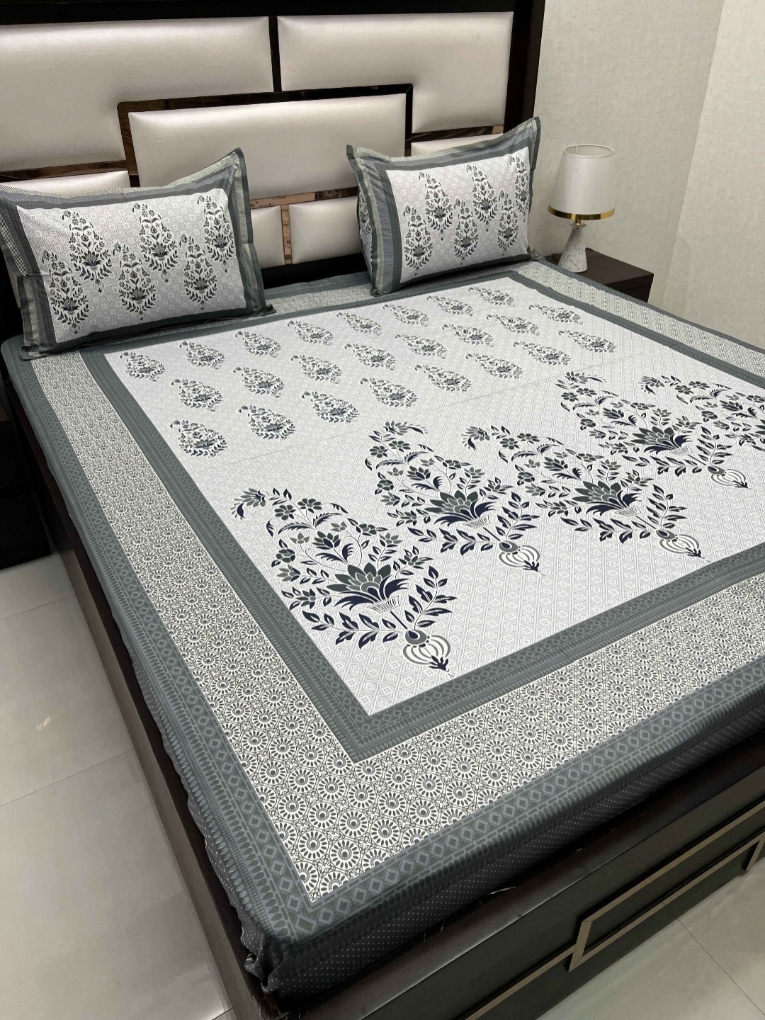 

Pure Decor Grey & White Ethnic Motifs Pure Cotton King Bedsheet with 2 Pillow Covers