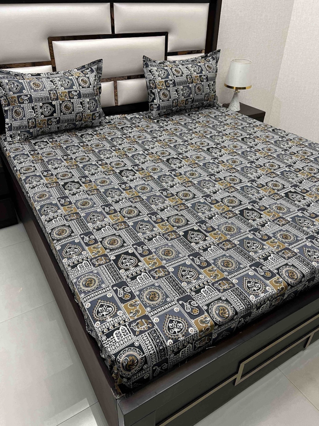 

Pure Decor Velar Sib Black Printed Cotton 380 TC King Bedsheet With 2 Pillow Covers
