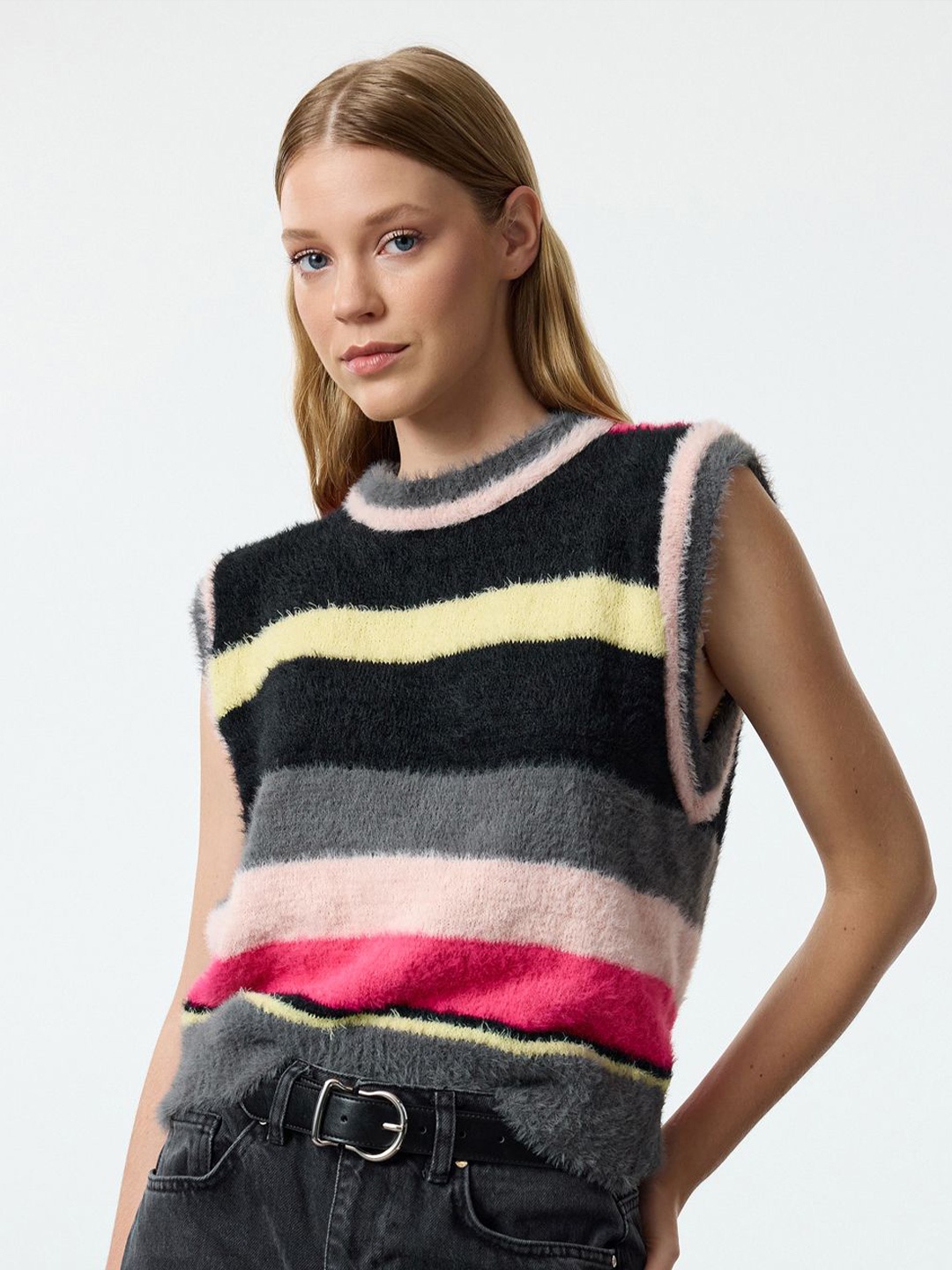 

Trendyol Women Speckled Striped Sweater Vest, Black