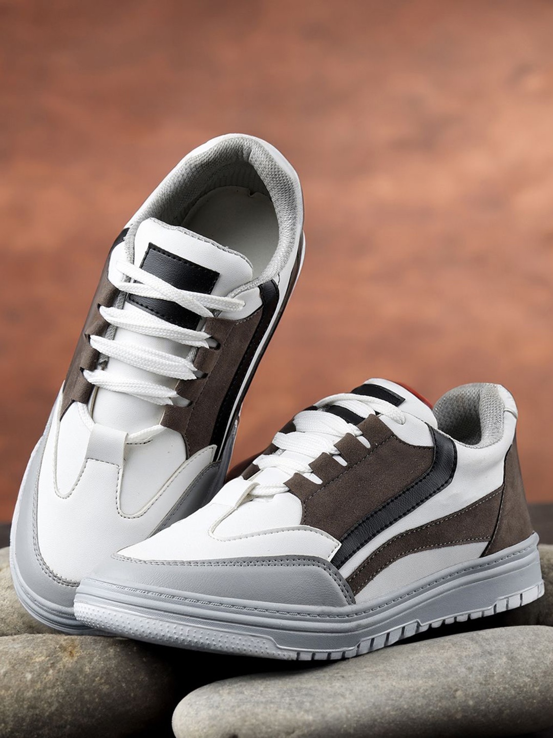 

Kook N Keech Men Colourblocked Lace-Up Sneakers, White