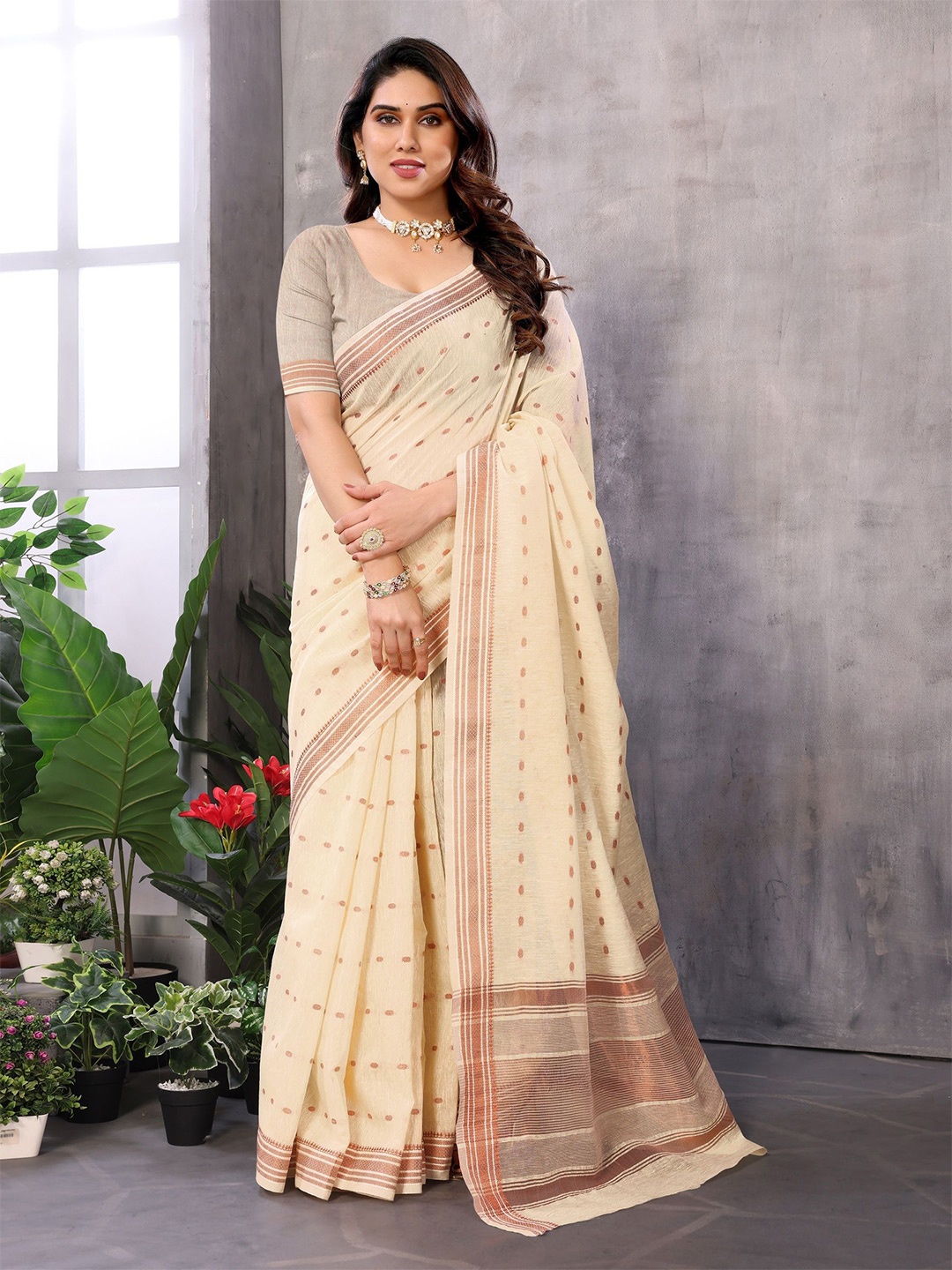 

Sidhidata Polka Dot Woven Design Zari Pure Linen Chanderi Saree, Cream