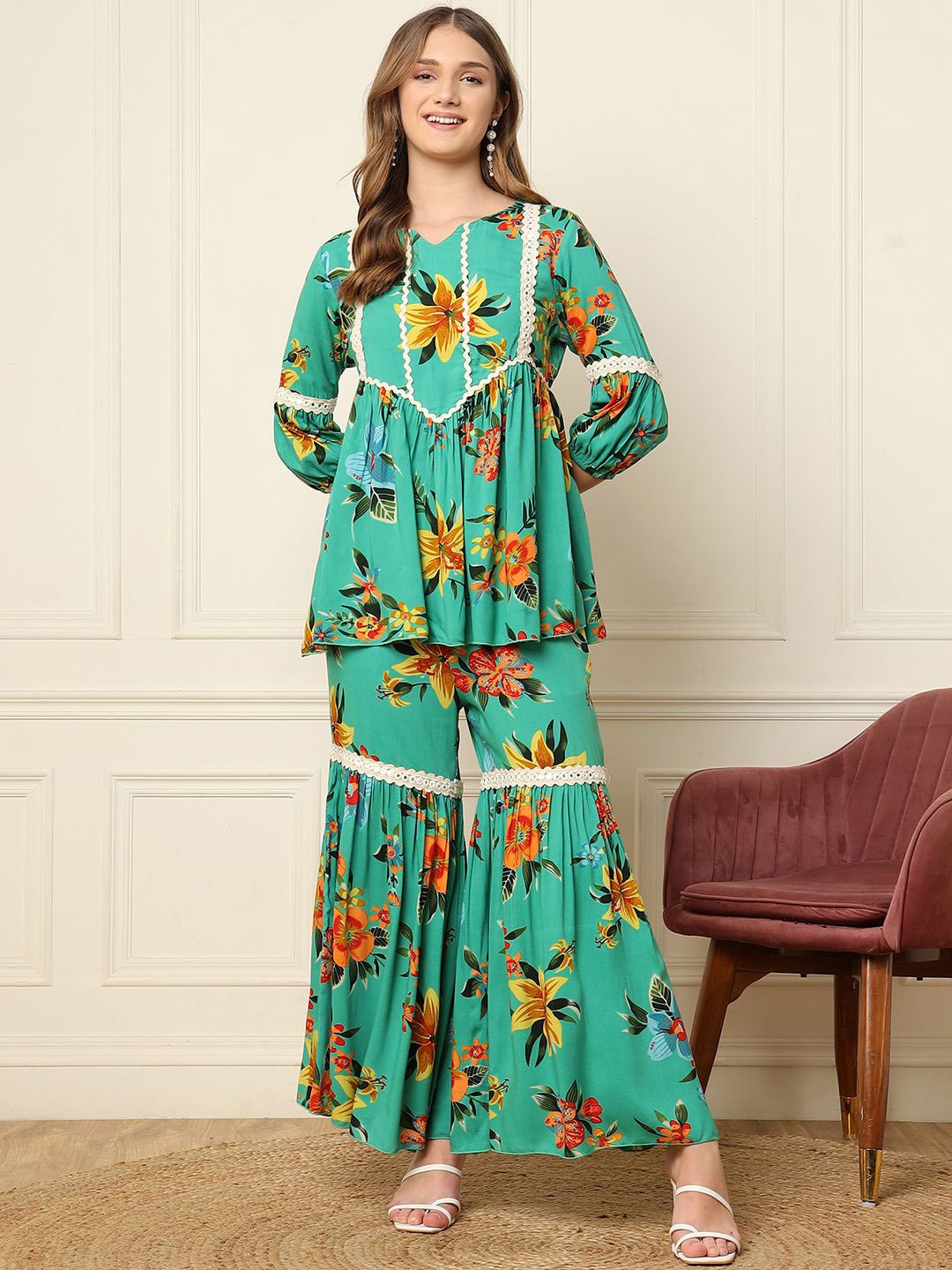 

DEEBACO Floral Printed Peplum Top With Sharara, Green