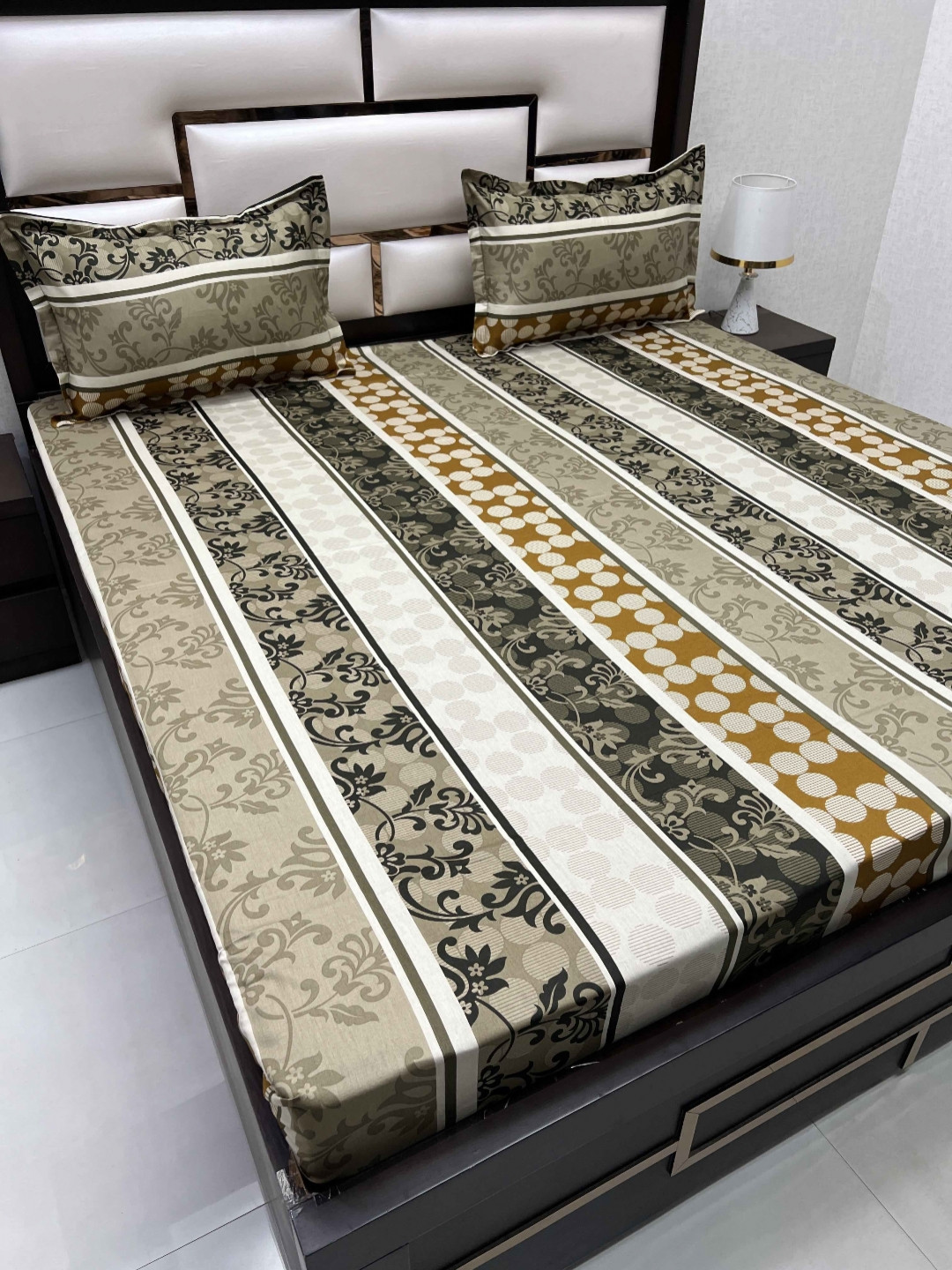 

Pure Decor Cotton Queen Size Double Bed Bedsheet With 2 Pillow Covers 2.28m X 2.54m, Green