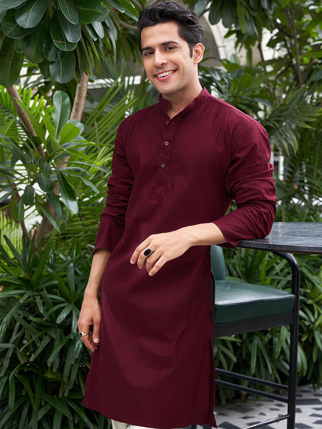 

Shasak Floral Printed Woven Design Mandarin Collar Straight Kurta, Maroon