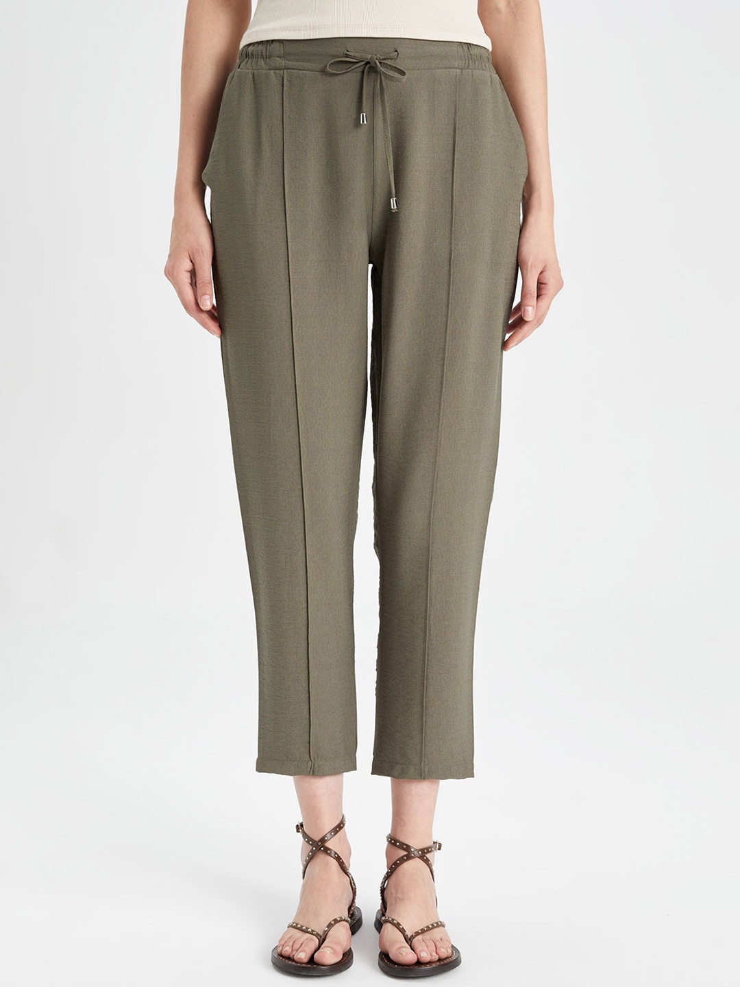 

DeFacto Women Mid-Rise Solid Trousers, Na