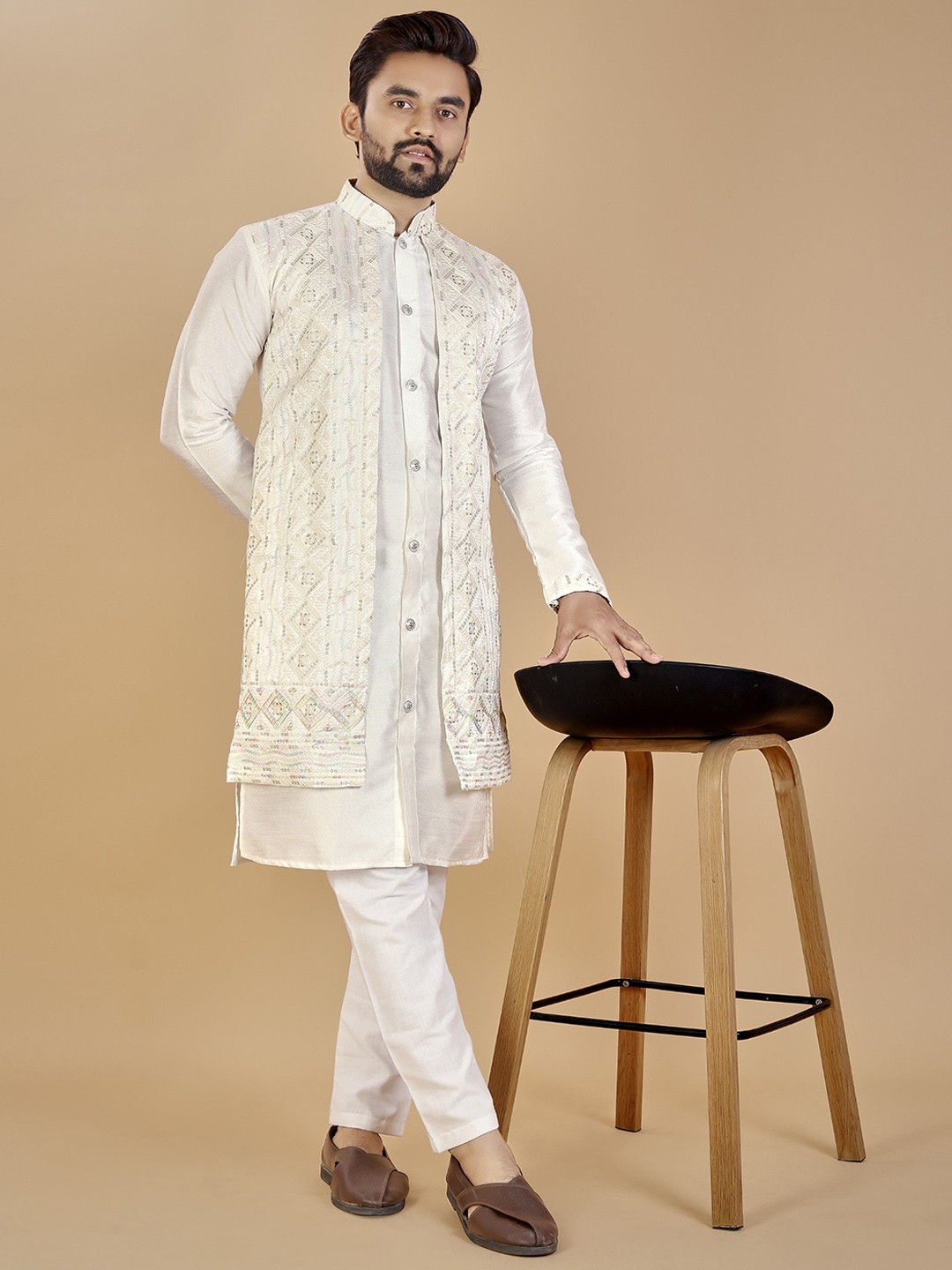 

Anaita Geometric Embroidered Mandarin Collar Thread Work Jacquard Silk Straight Kurta, White