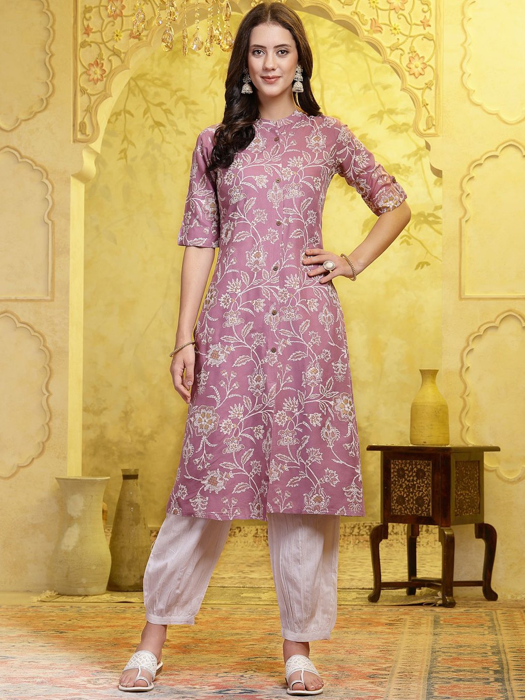 

Stylum Floral Printed Mandarin Collar Regular Kurta With Harem Pants, Mauve