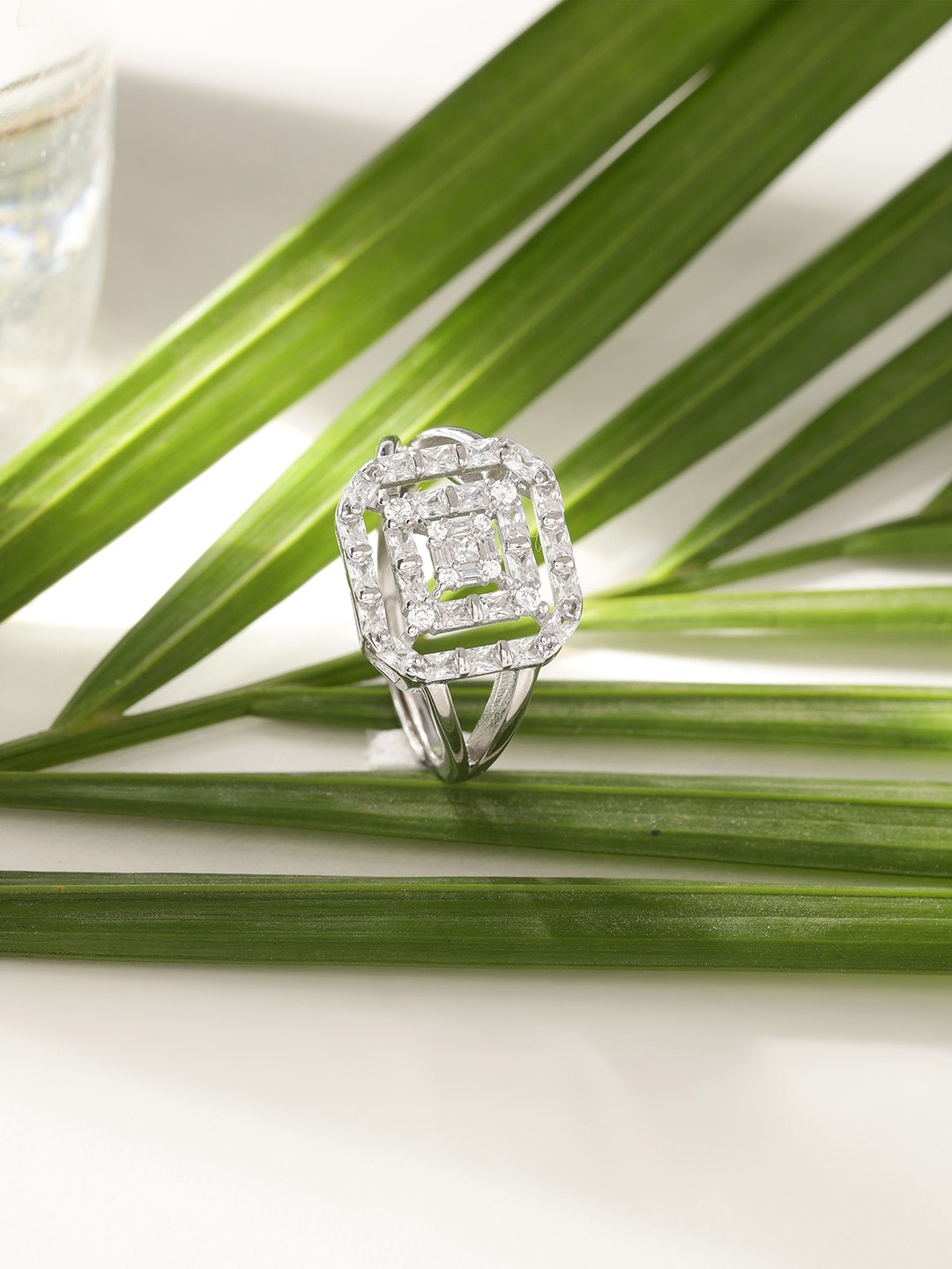 

DIAVO 925 Sterling Silver Rhodium-Plated CZ Studded Mystique Cluster Finger Ring