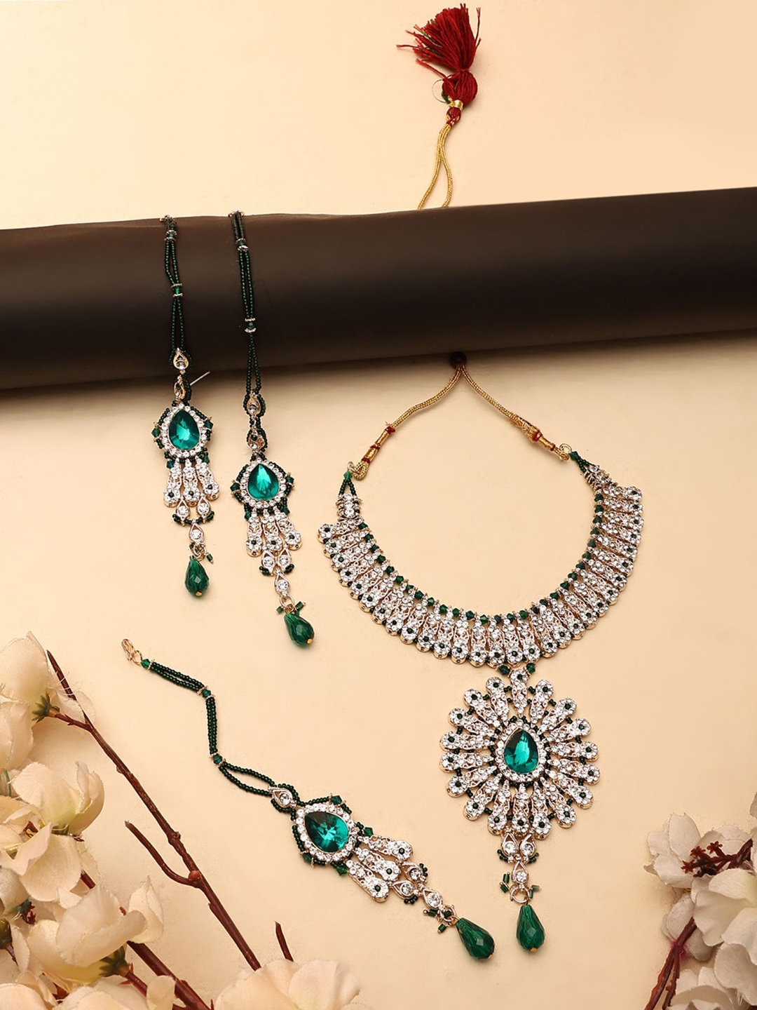 

ANIKAS CREATION Gold-Plated Stones-Studded & Beaded Necklace & Earrings With Maang Tika