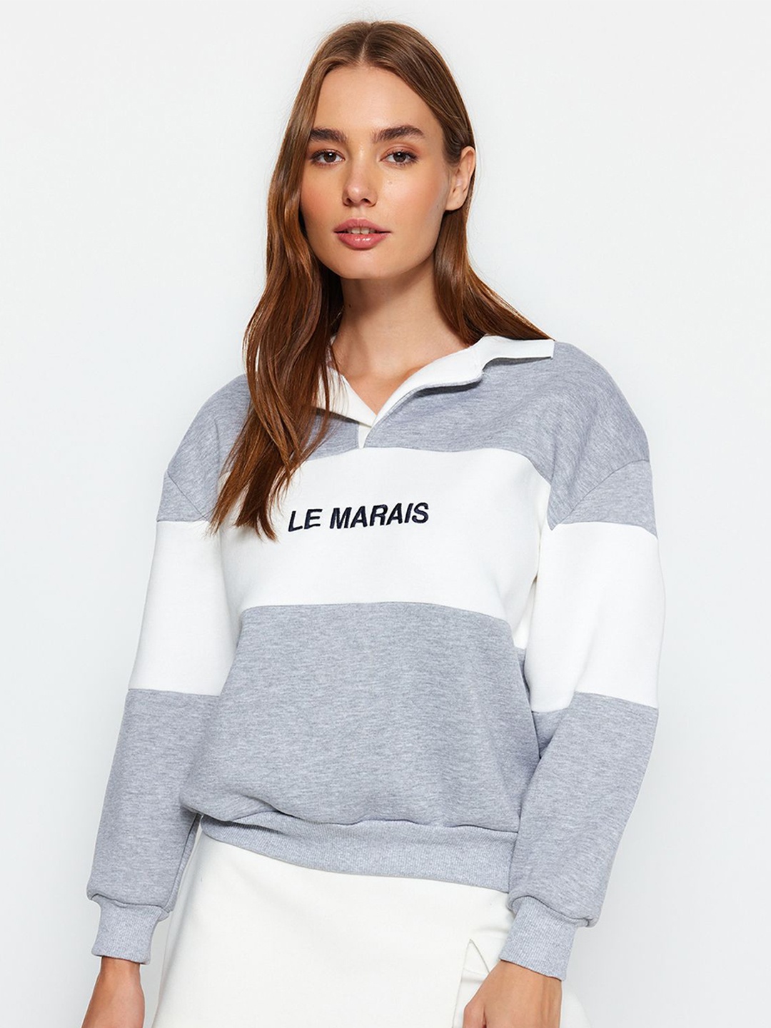 

Trendyol Women Colourblocked Sweatshirt, Na