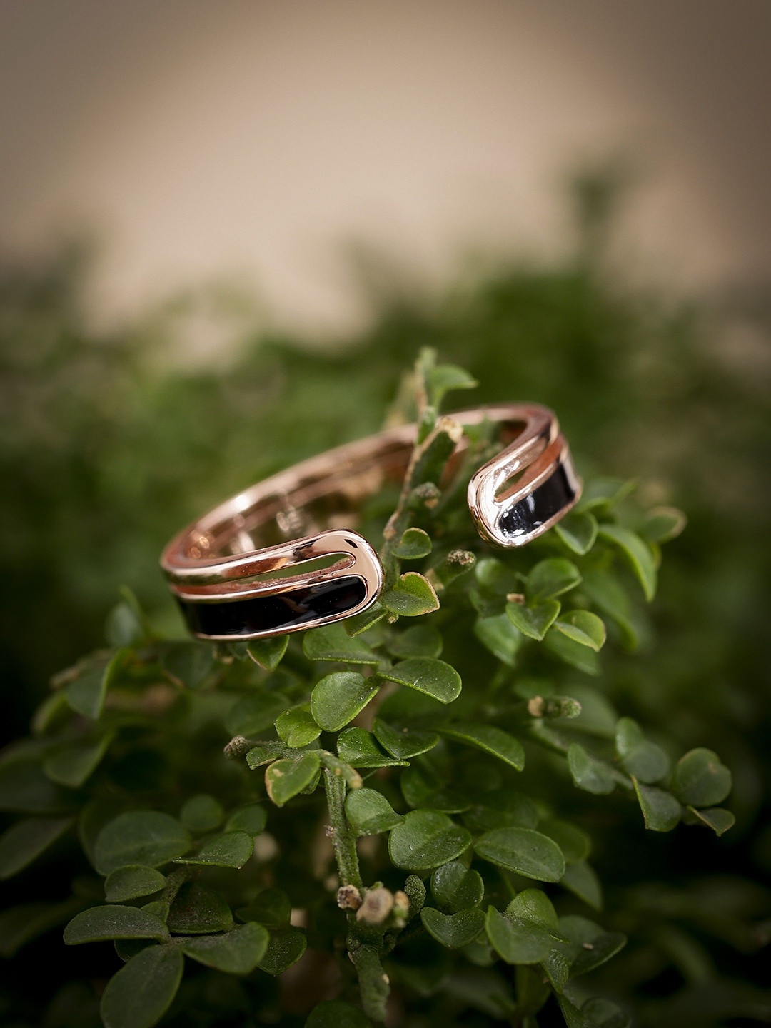 

DIAVO 925 Sterling Silver Rose Gold-Plated Zen Chic Dual-Tone Finger Ring