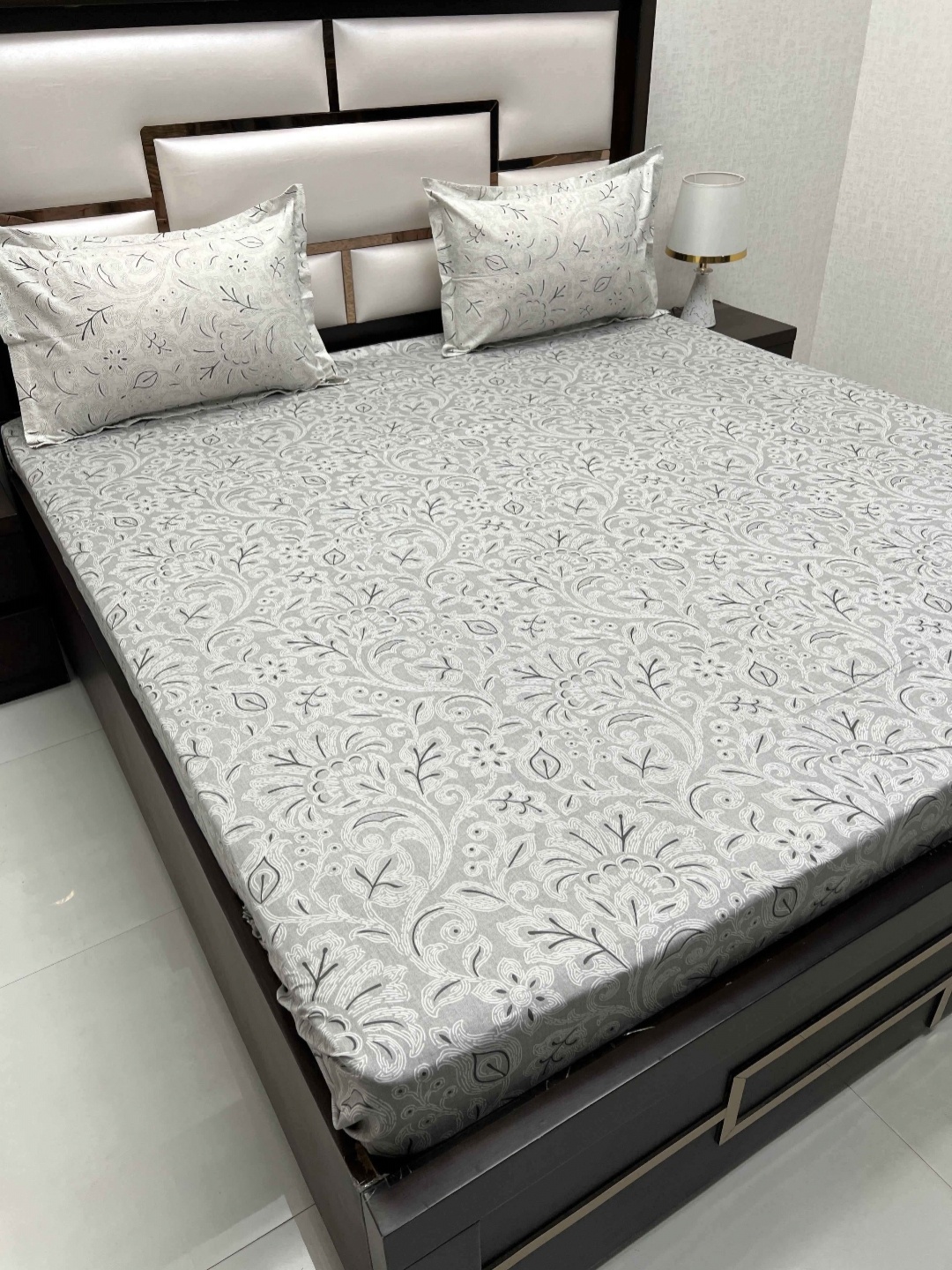 

Pure Decor Lifestyle Grey & White Floral 400 TC Cotton King Bedsheet With 2 Pillow Covers