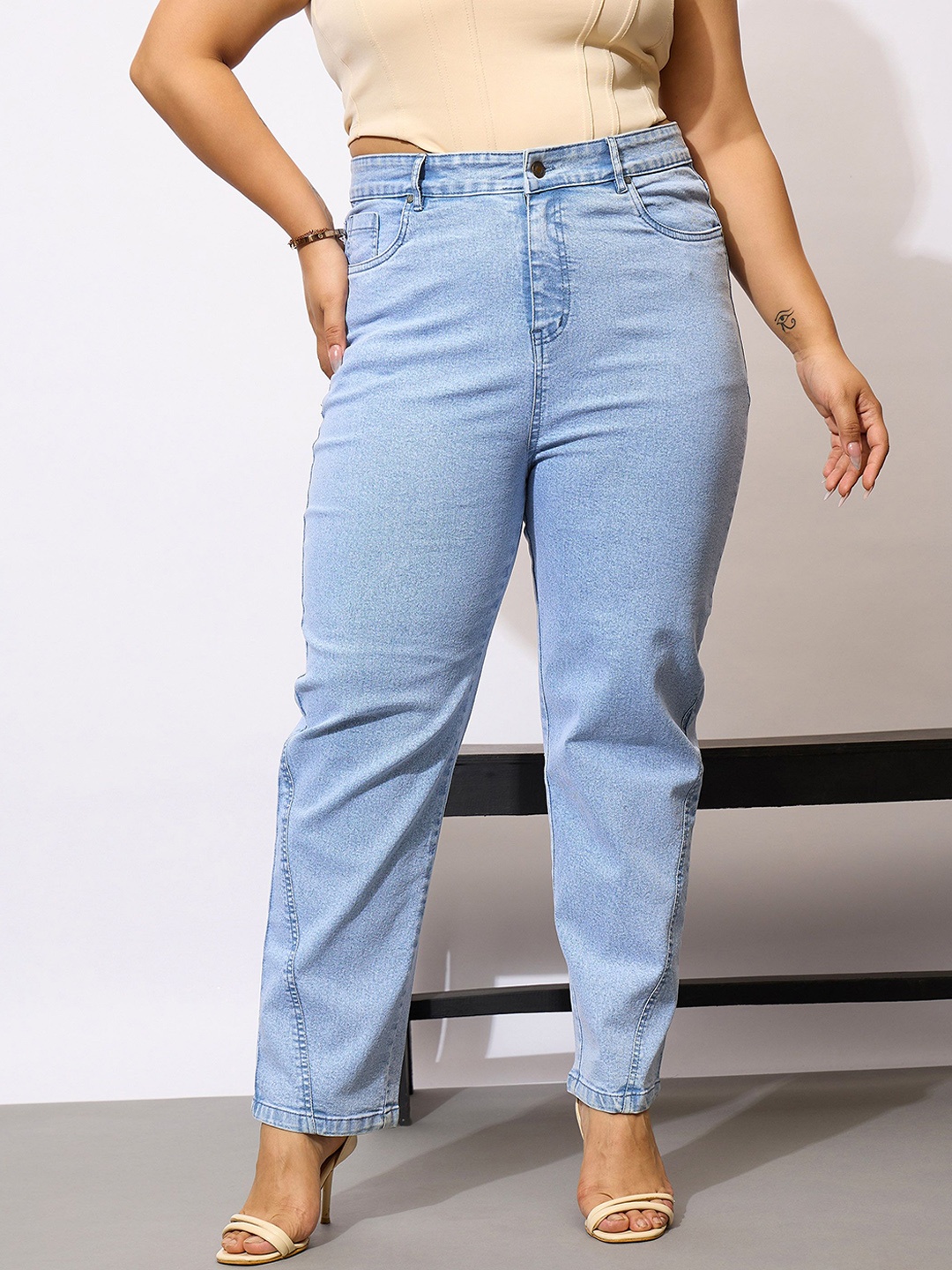 

SASSAFRAS Curve Women Comfort High-Rise Light Fade Stretchable Jeans, Blue