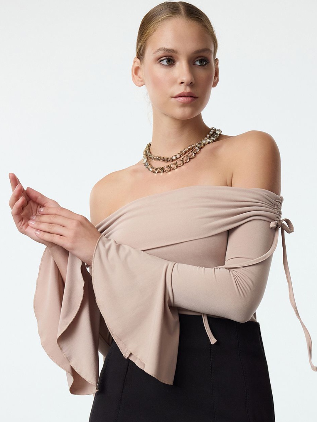 

Trendyol Off-Shoulder Flared Sleeve Bardot Top, Na