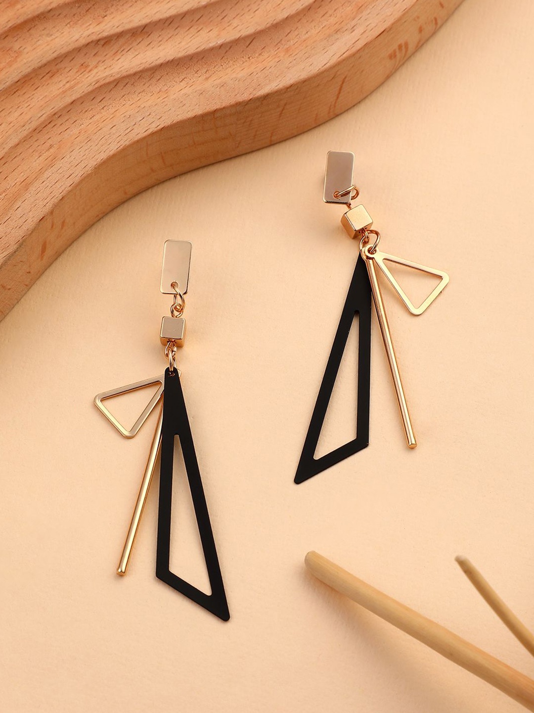 

SOHI Gold Plated Drop Earrings