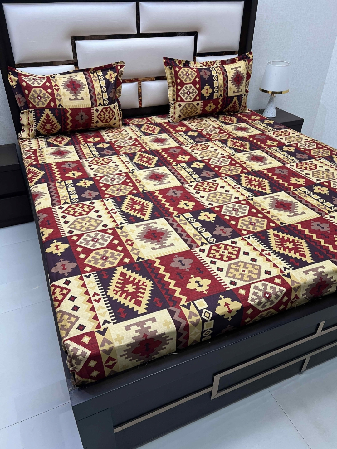 

Pure Decor Velar Sib Red Ethnic Motifs 230 TC Cotton King Bedsheet With 2 Pillow Covers
