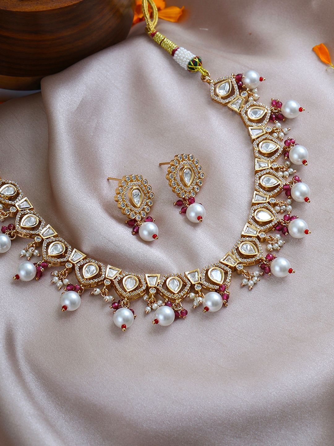 

House of Pataudi Gold Plated Kundan Studded & Pearls Jewellery Set