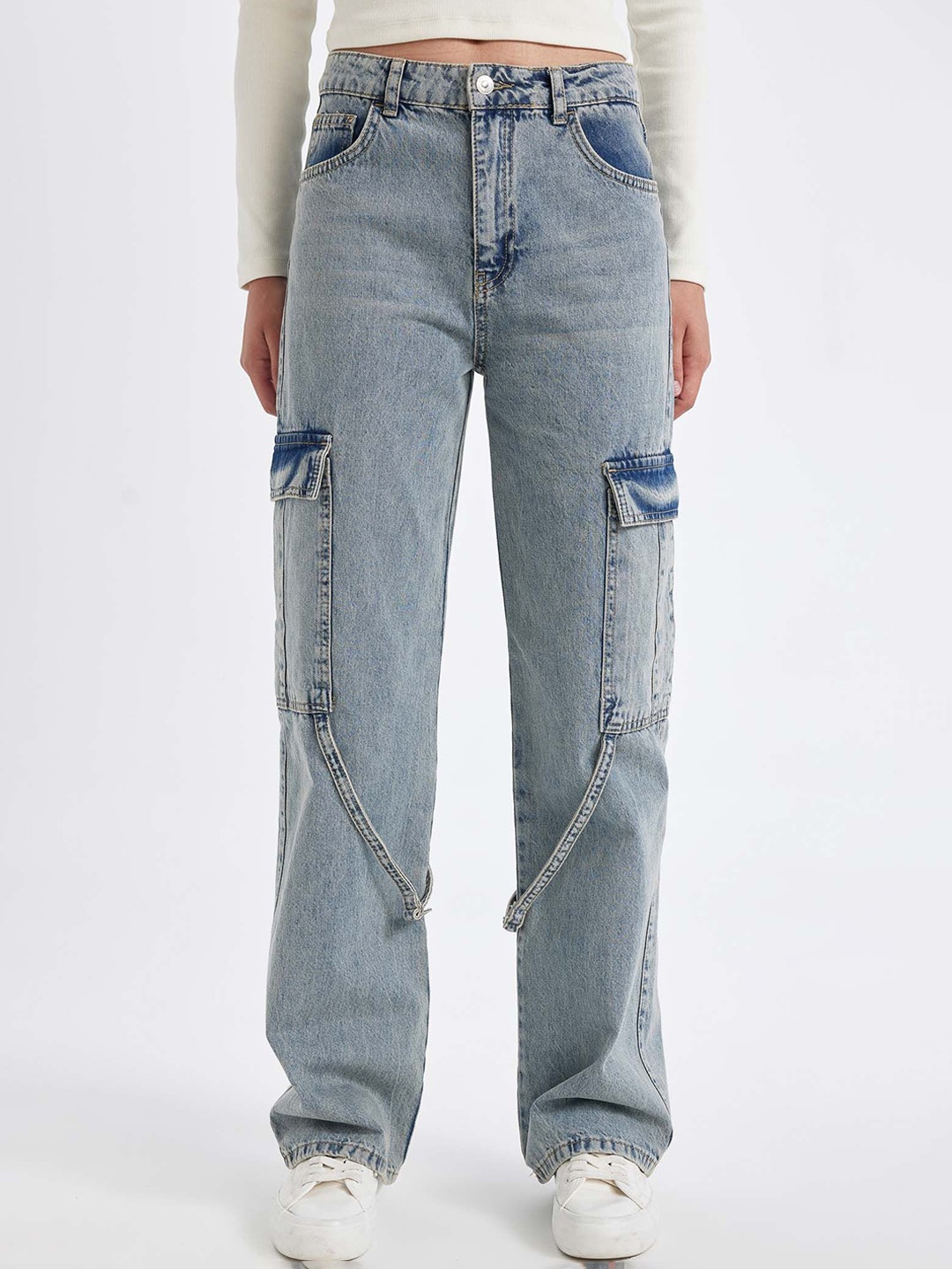 

DeFacto Women Solid Heavy Fade Cargos Jeans, Na