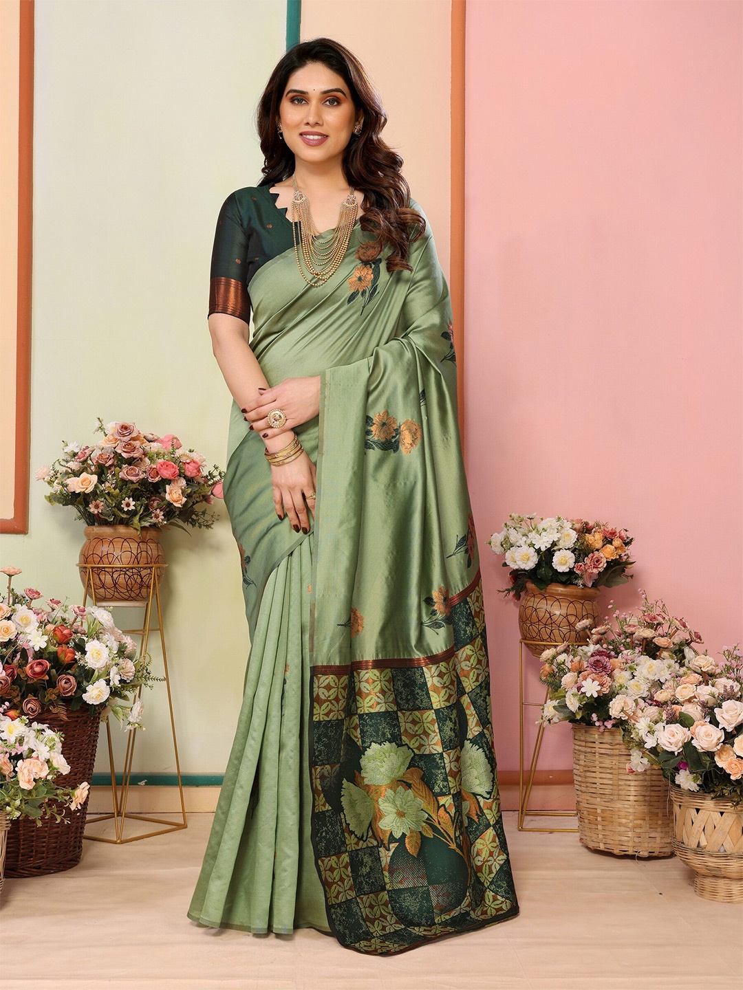 

Sidhidata Woven Design Zari Banarasi Saree, Lime green