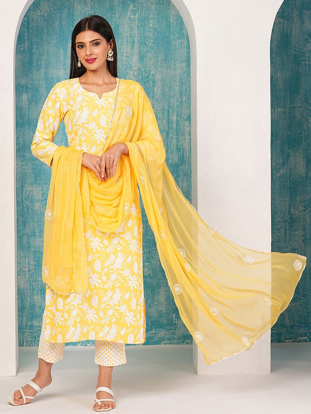 

GoSriKi Floral Printed Straight Kurta With Trouser & Dupatta, Yellow