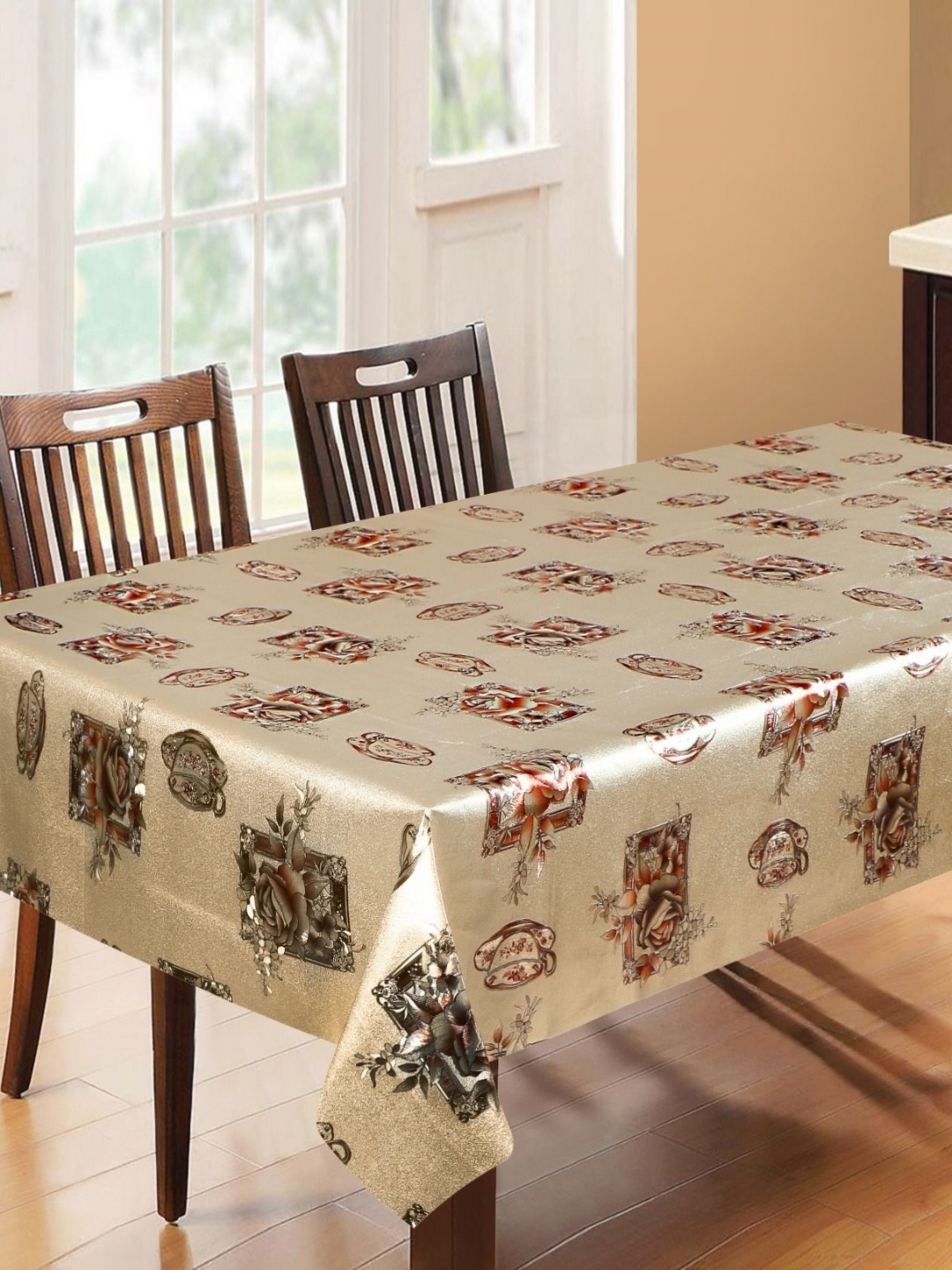 

LooMantha Gold-Toned Printed Waterproof 6-Seater Table Cover