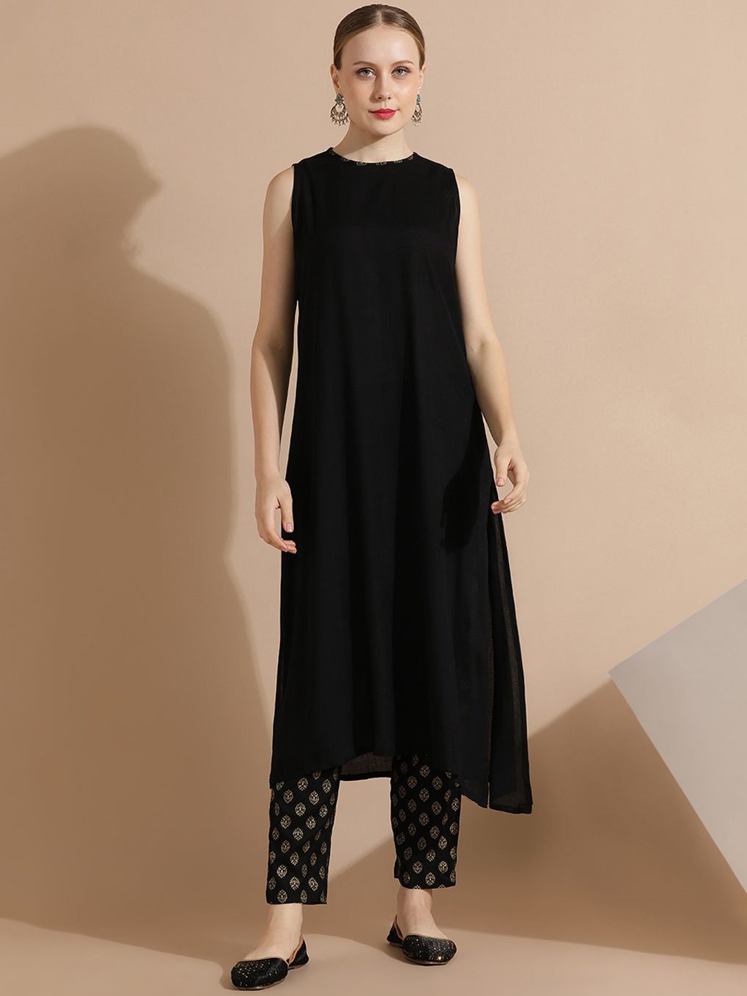 

Jaipur Kurti Rayon Kurta With Printed Pants, Black