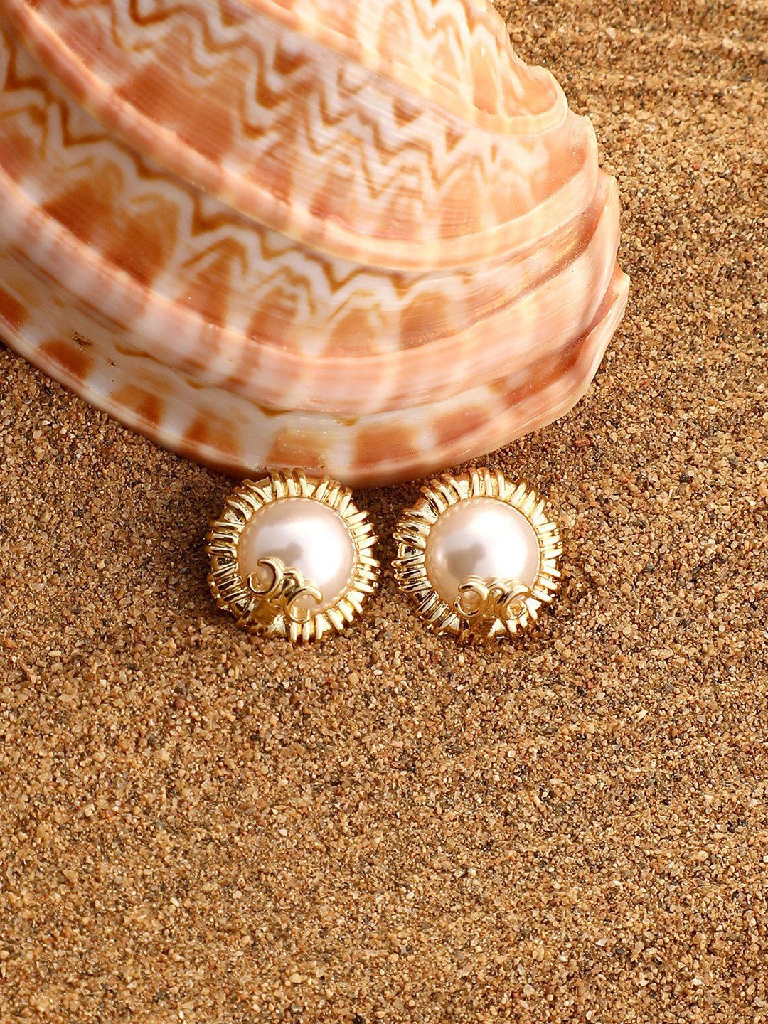 

SOHI Gold-Plated Pearls Contemporary The Regal Studs, White