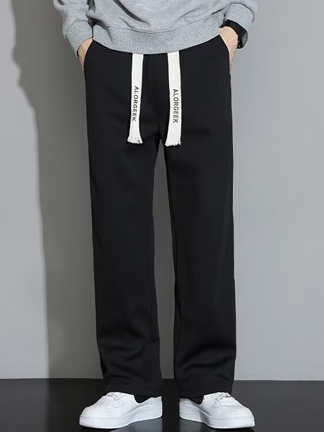 

StyleCast x Revolte Men Straight Fit Easy Wash Trouser, Black