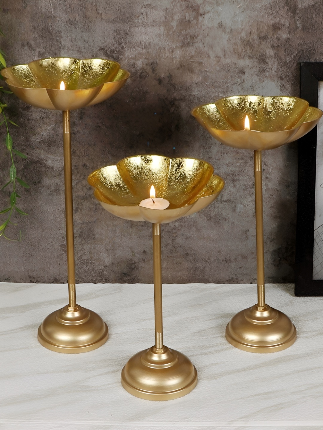 

Amaya Decors Gold-Toned 3 Pieces Foil Lotus Detachable Decorative Bowls