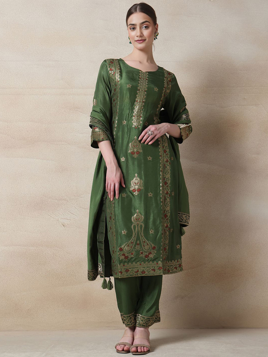 

Rang by Indya Ethnic Motifs Woven Design Sequinned Straight Kurta With Trouser & Dupatta, Green