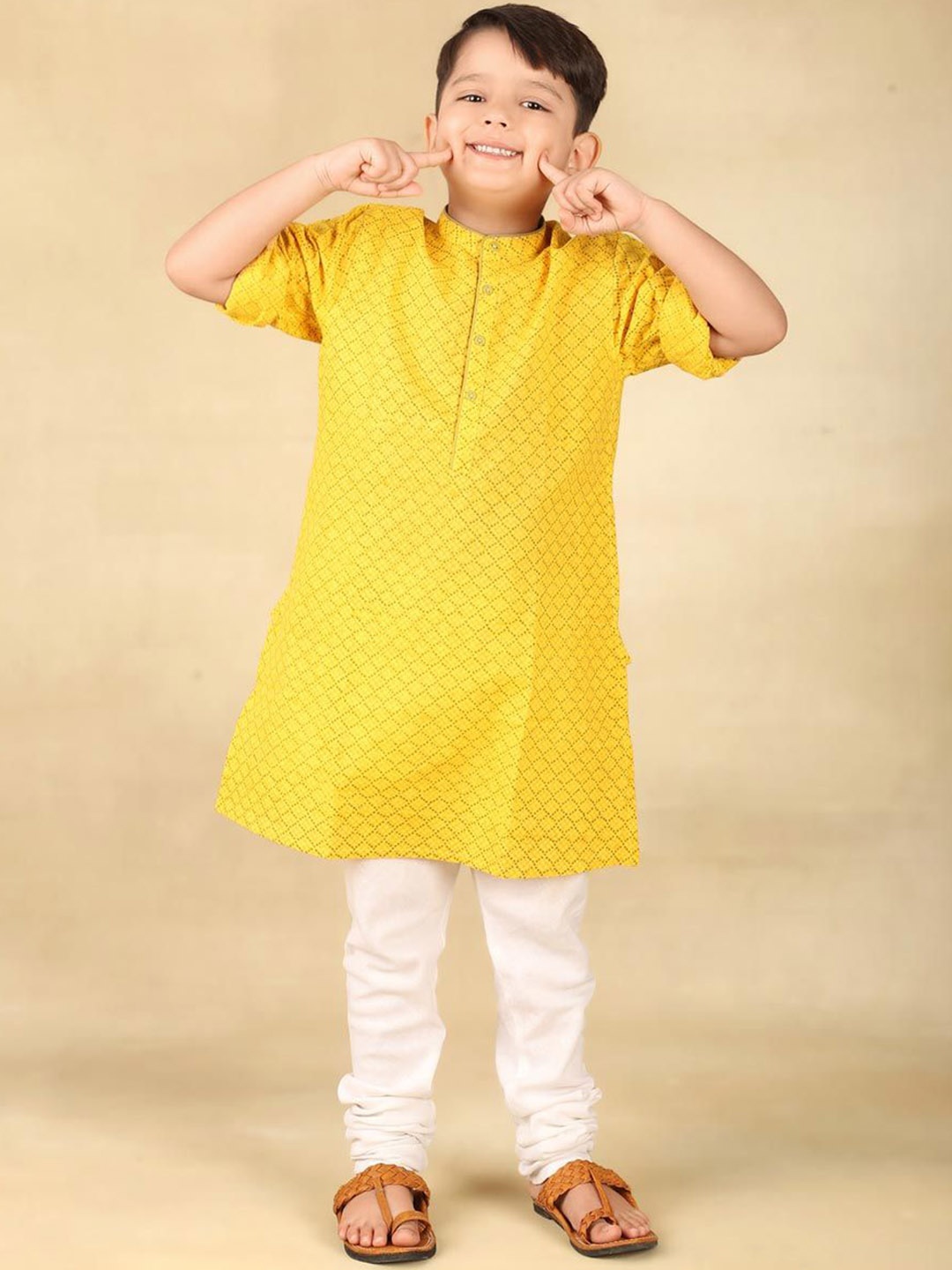 

Fabindia Boys Geometric Printed Band Collar Neck Long Sleeves Straight Kurta, Yellow