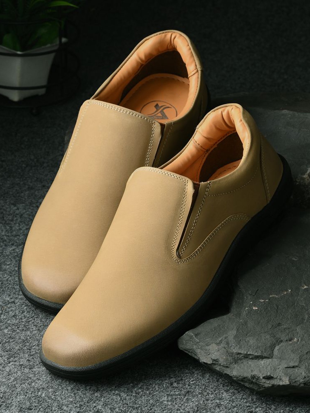 

Auserio Men Leather Slip-On Sneakers, Khaki