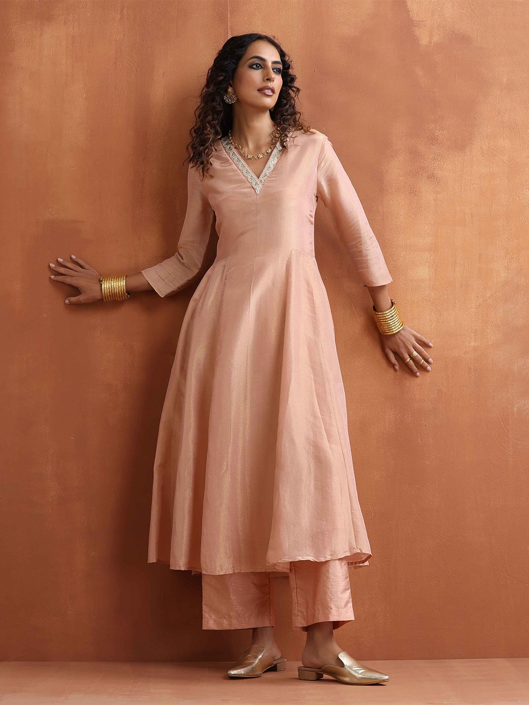 

trueBrowns Tissue Anarkali Kurta with Trousers, Pink