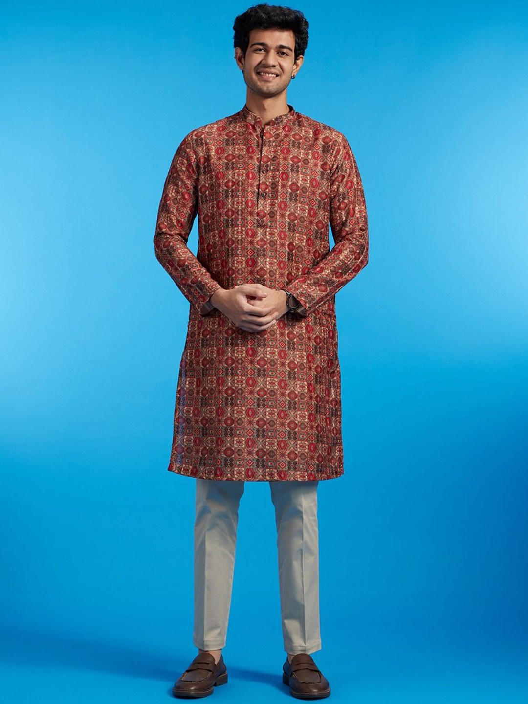 

Diwas by Manyavar Geometric Embroidered Thread Work Mandarin Collar Straight Kurta, Rust