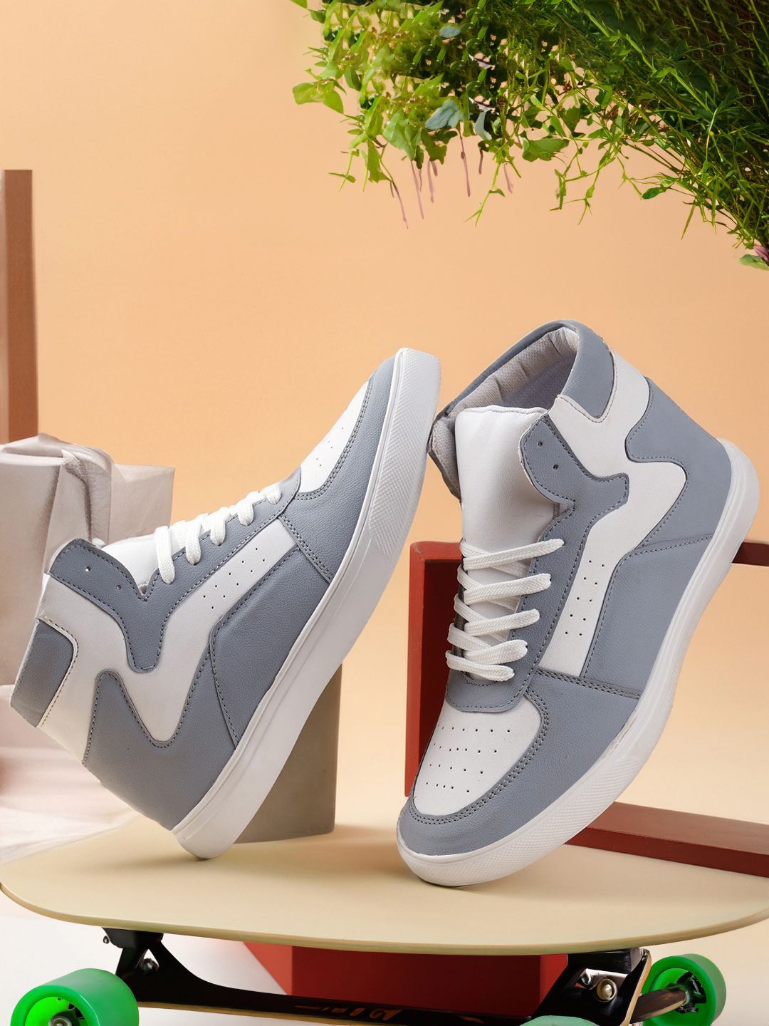 

Kook N Keech Men Colourblocked Lace-Up High-Top Sneakers, White