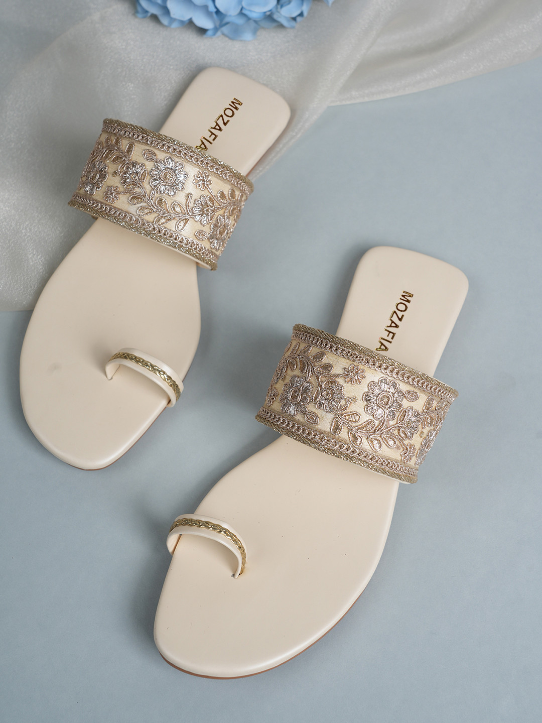 

MOZAFIA Women One Toe Flats with Buckles, White