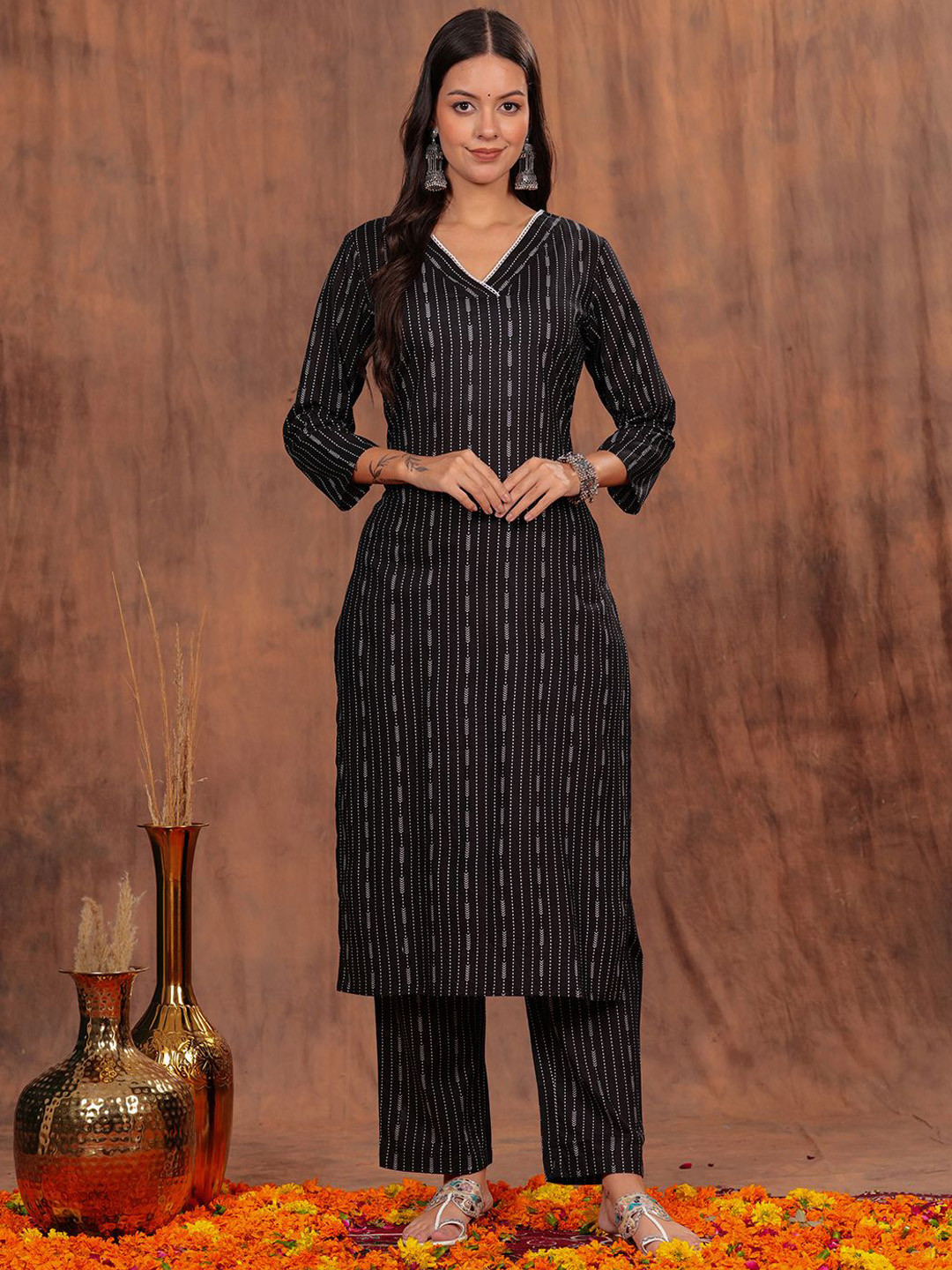

SHIONS Geometric Printed V-Neck Pure Cotton Straight Kurta With Trouser, Black