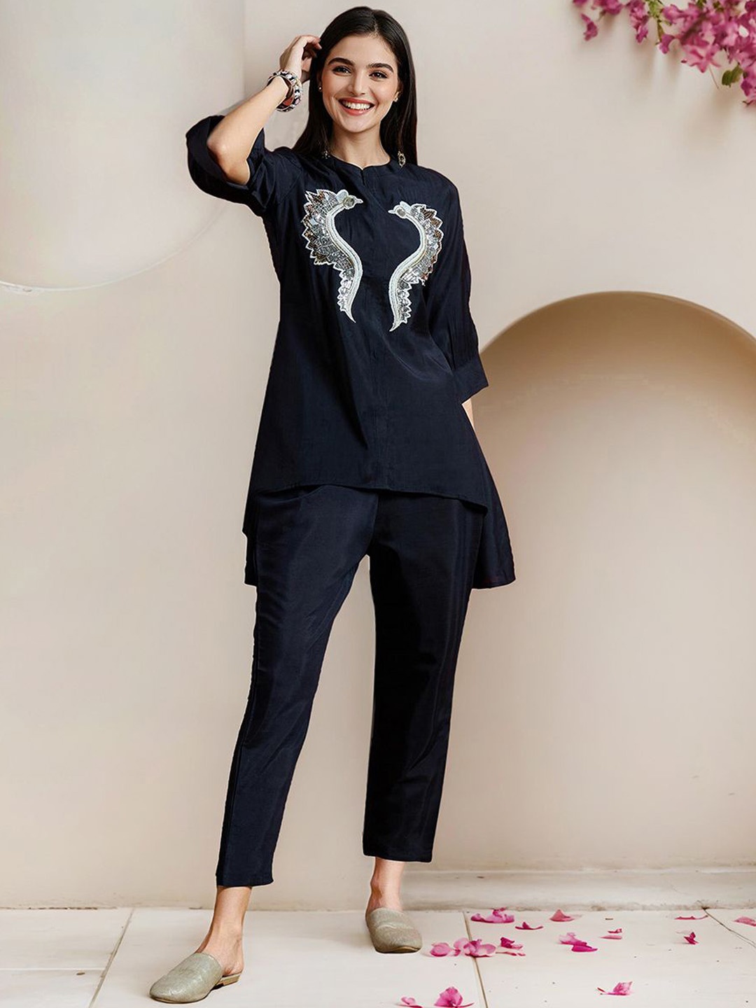 

Ishin Embellished Pure Cotton Tunic With Trouser, Black