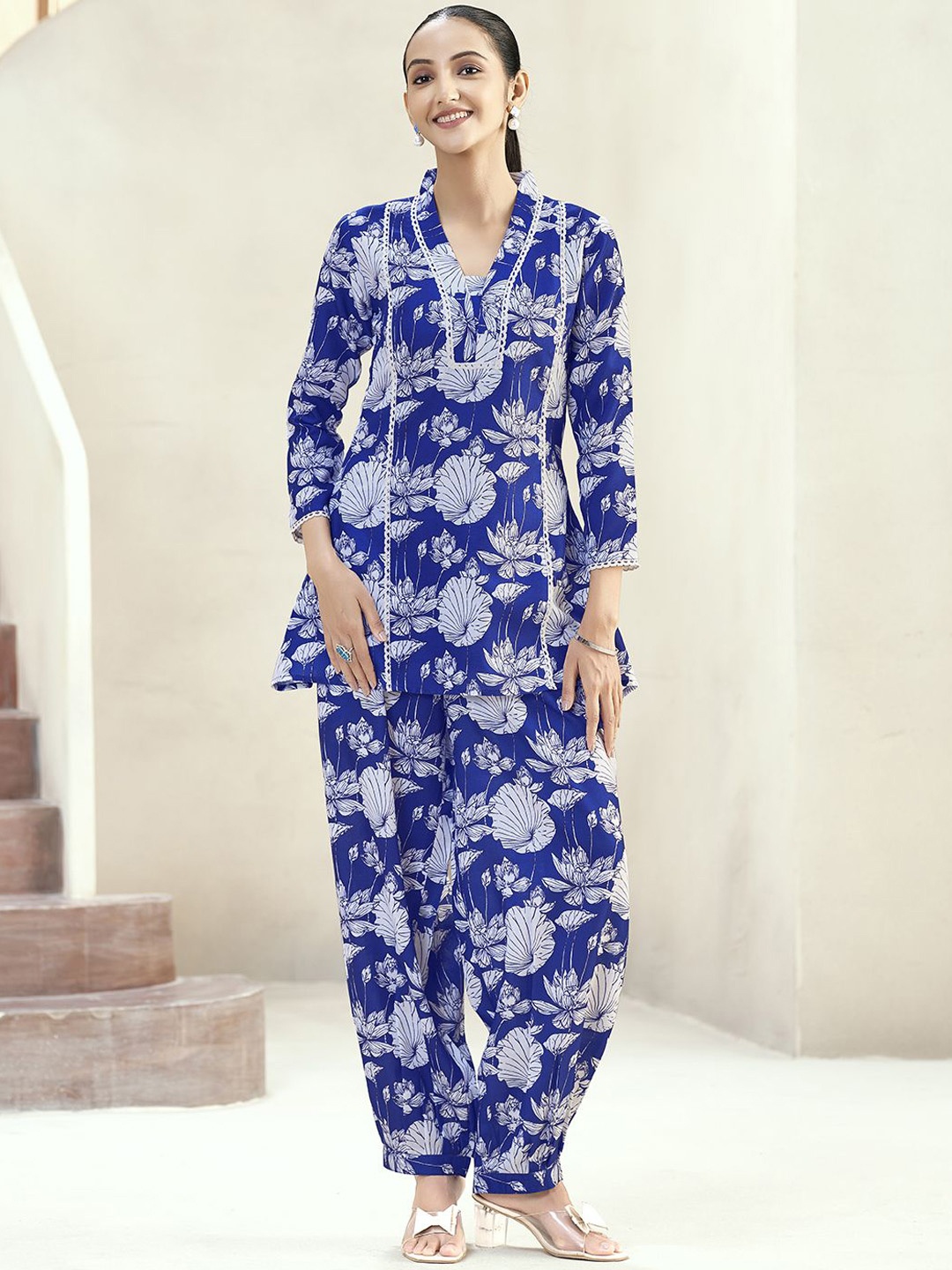 

J Turritopsis Floral Printed V-Neck Tunic With Trouser, Blue