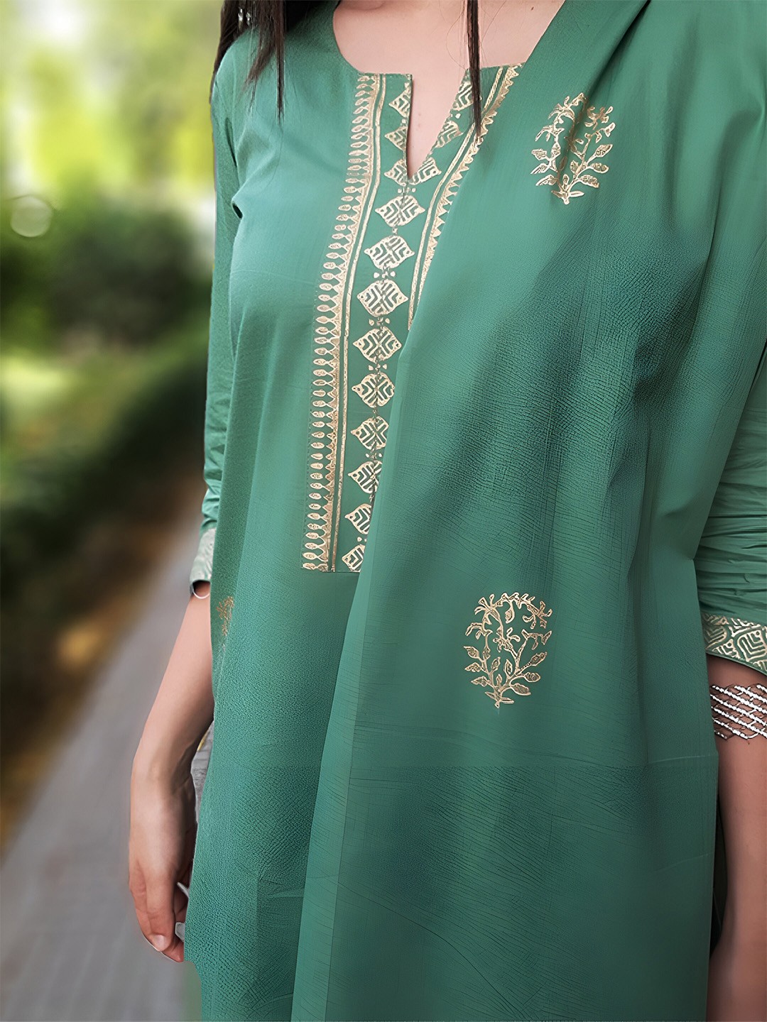 

The hemming bird Ethnic Motifs Printed Regular Pure Cotton Kurta With Trousers & Dupatta, Green