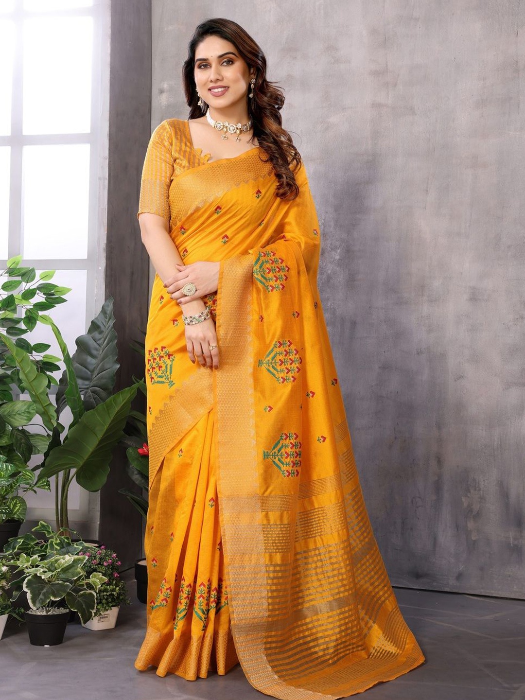 

Sidhidata Floral Embroidered Kanjeevaram Saree, Gold