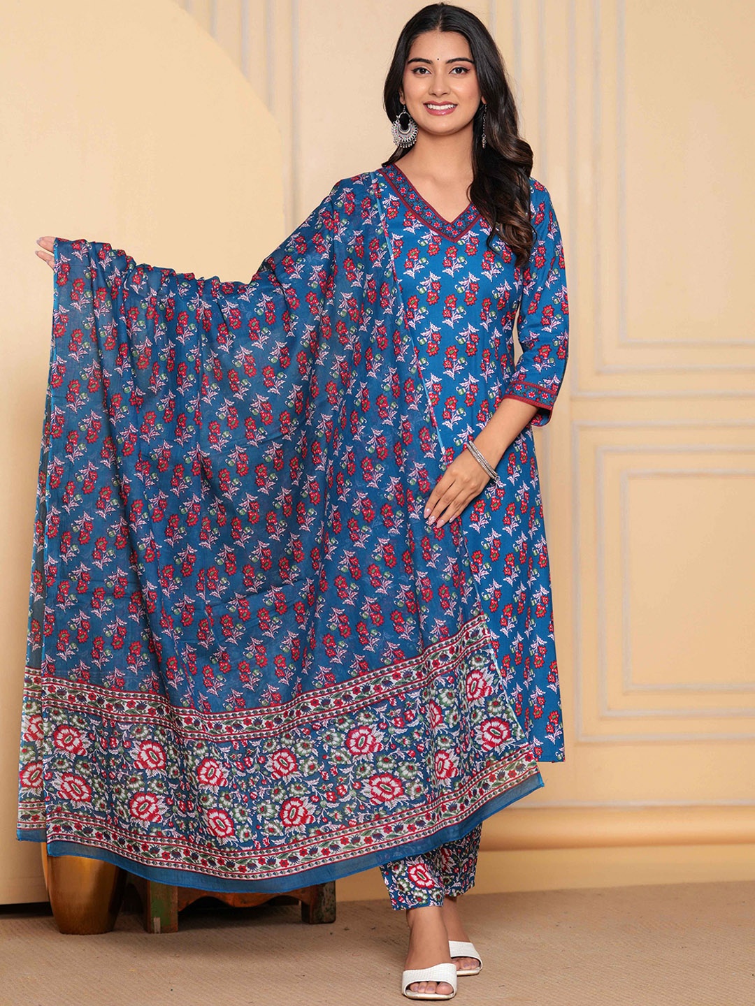 

YUSRA Floral Printed V-Neck Straight Kurta with Trousers & Dupatta, Blue